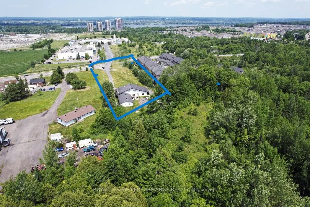 1016 Old Montreal Road