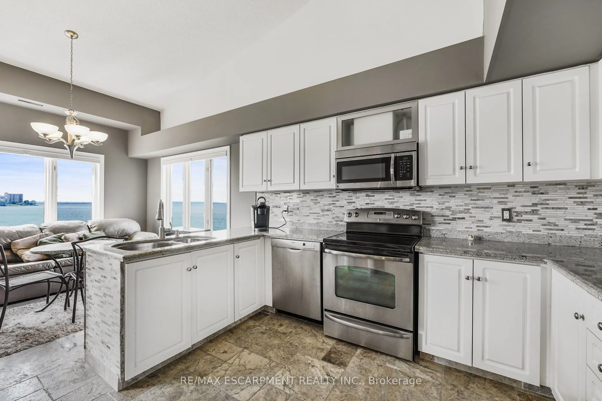 491-493 Dewitt Road