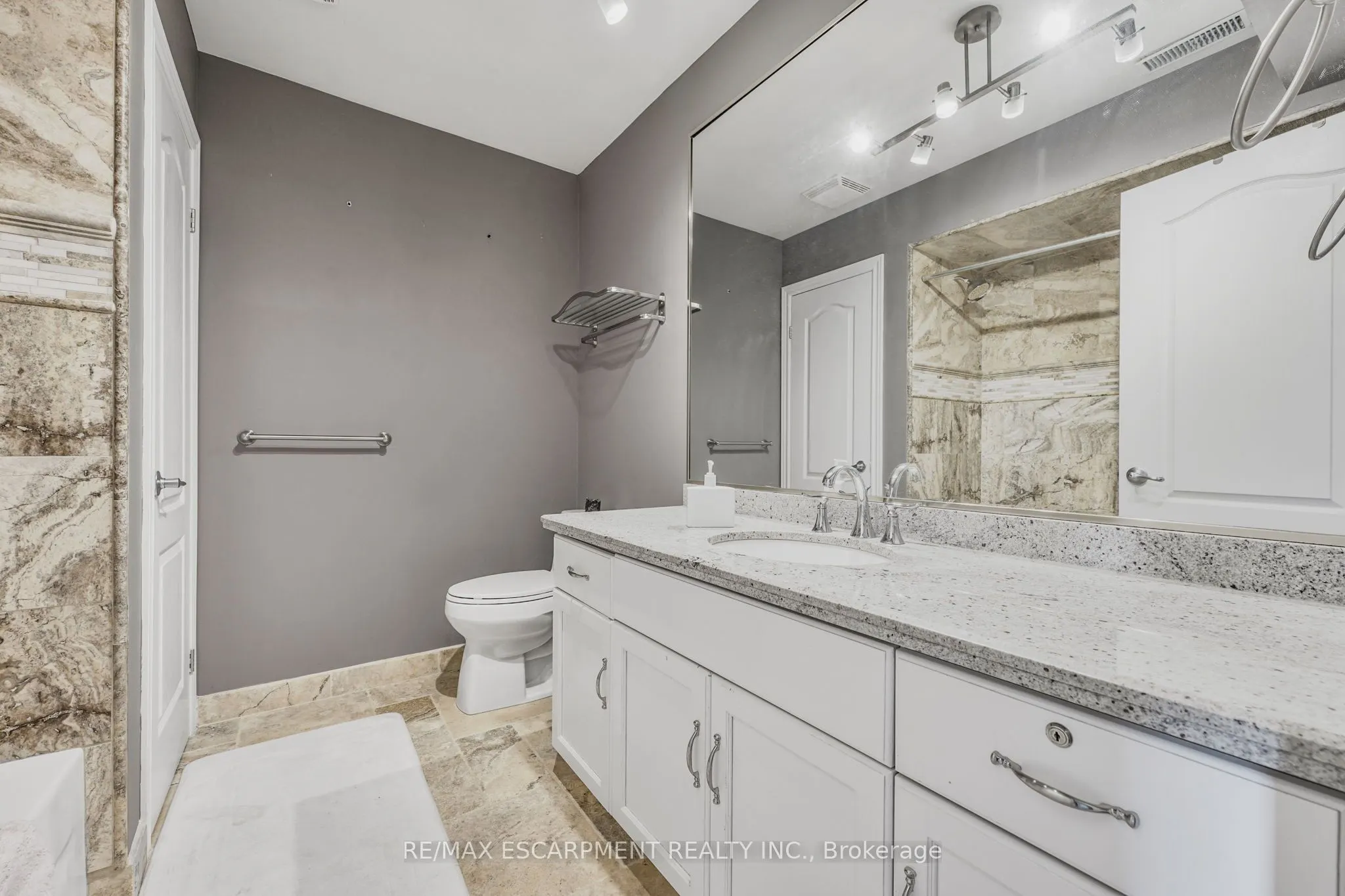 491-493 Dewitt Road