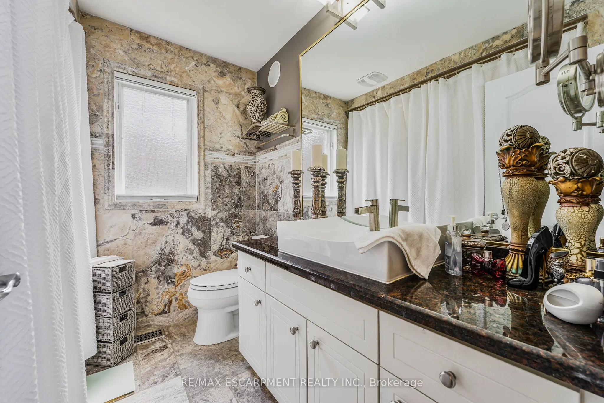 491-493 Dewitt Road