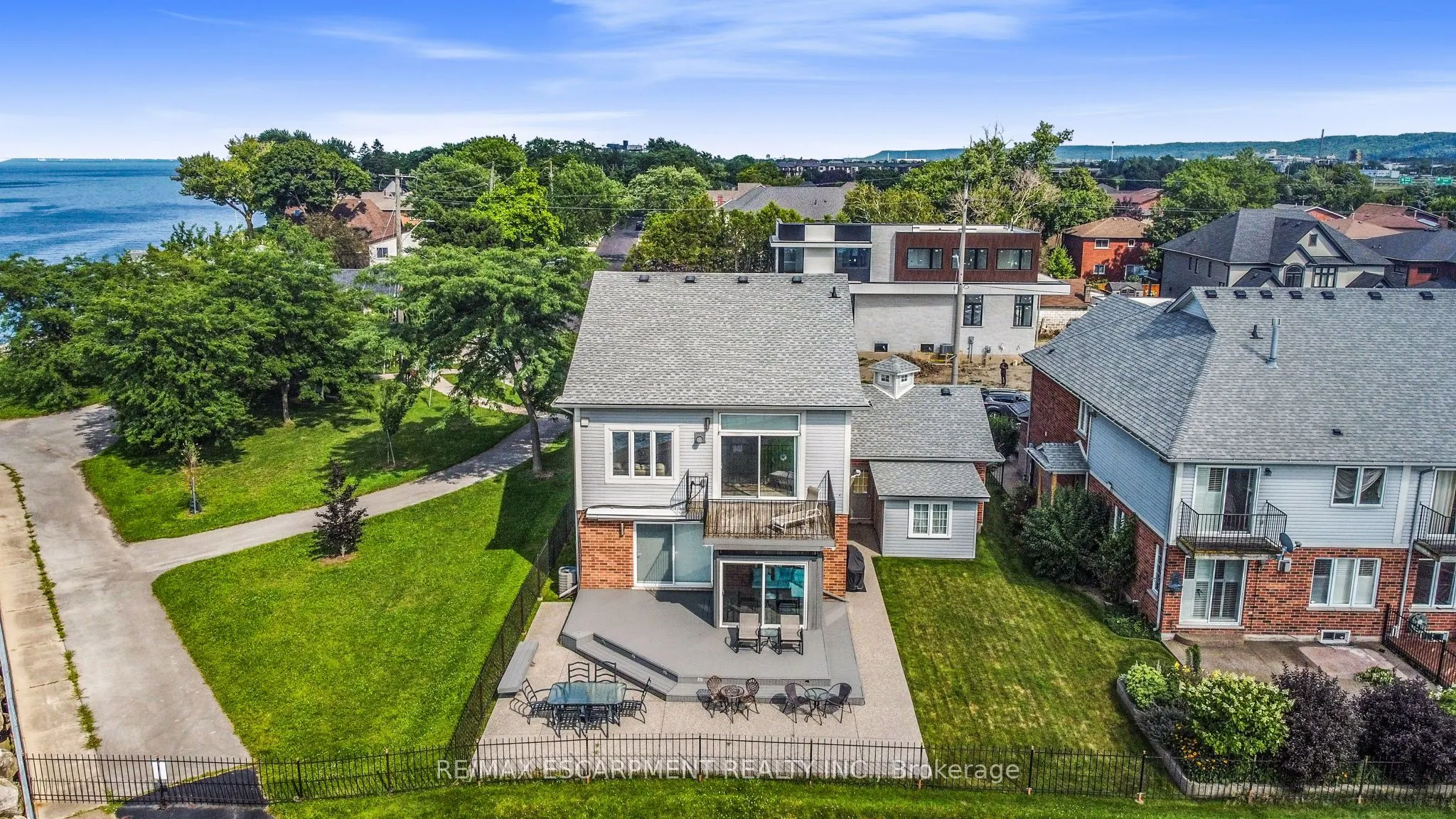 491-493 Dewitt Road