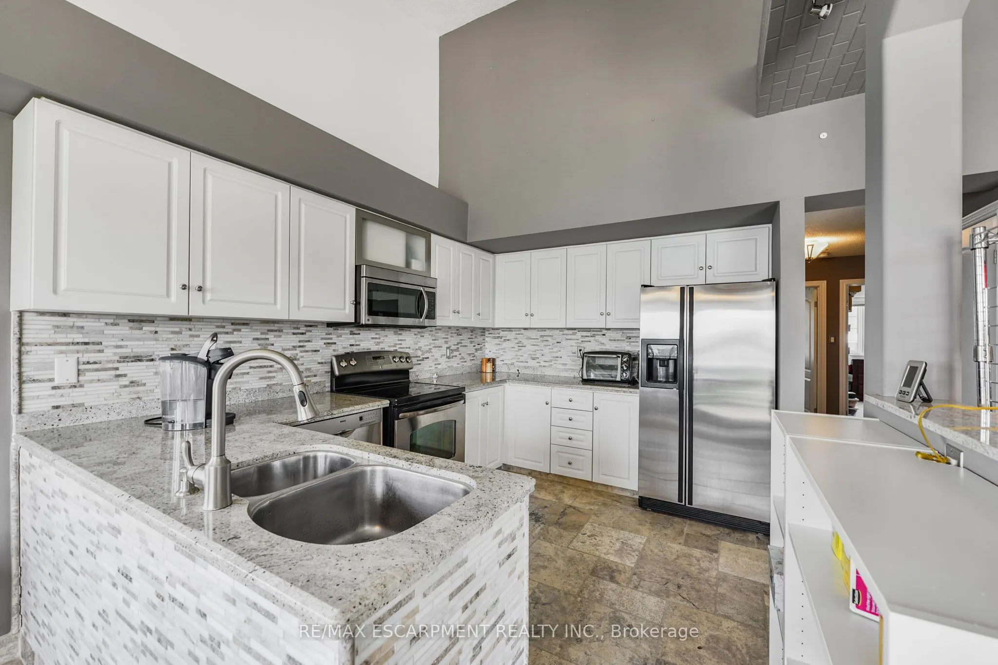 491-493 Dewitt Road