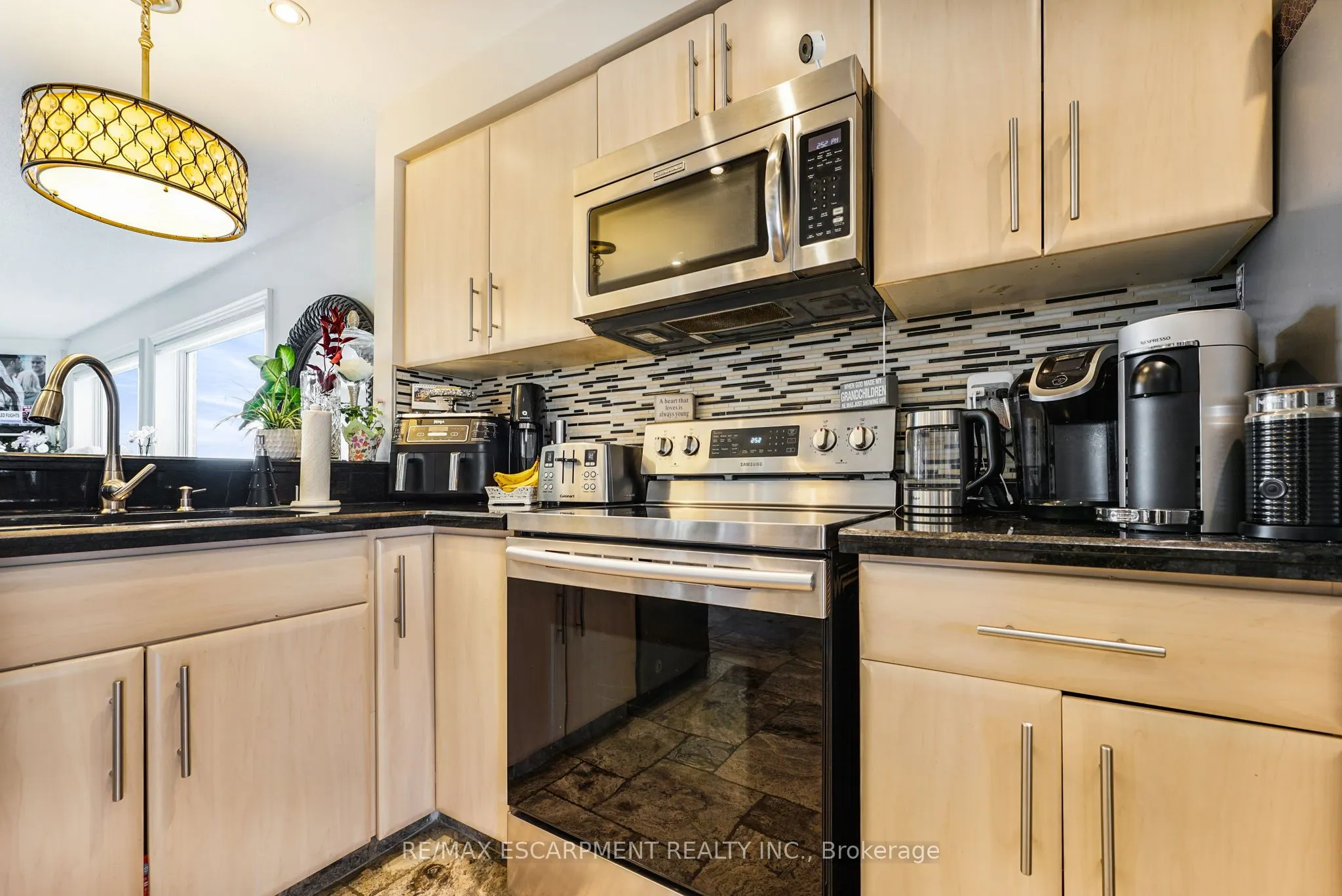 491-493 Dewitt Road