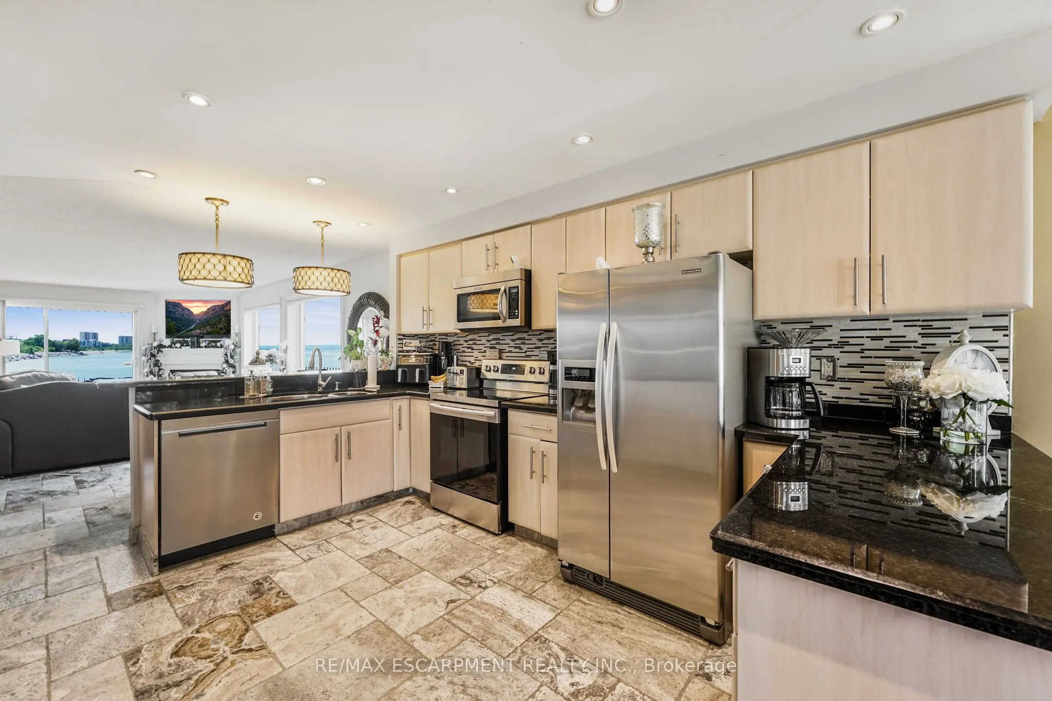 491-493 Dewitt Road