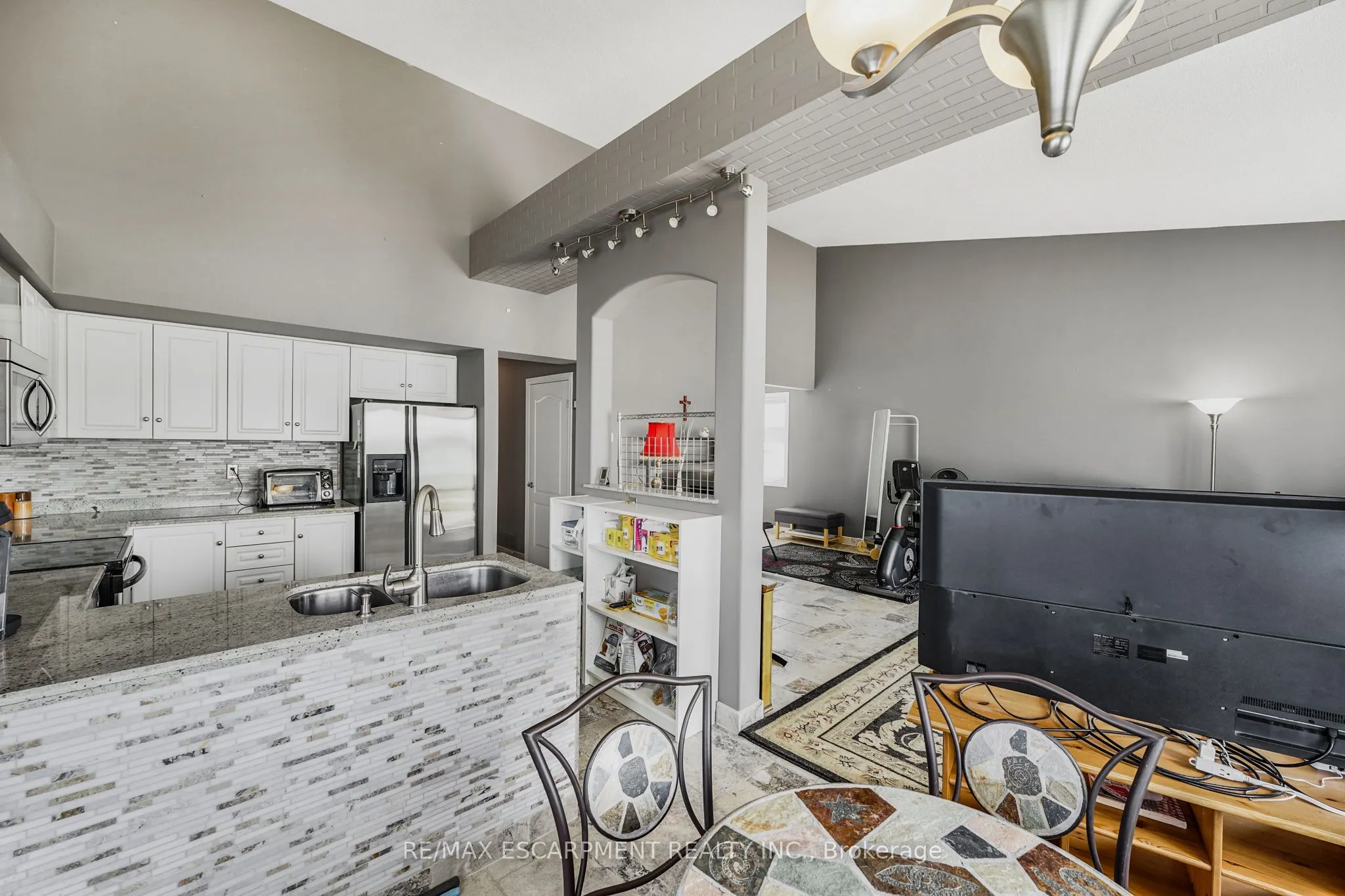491-493 Dewitt Road