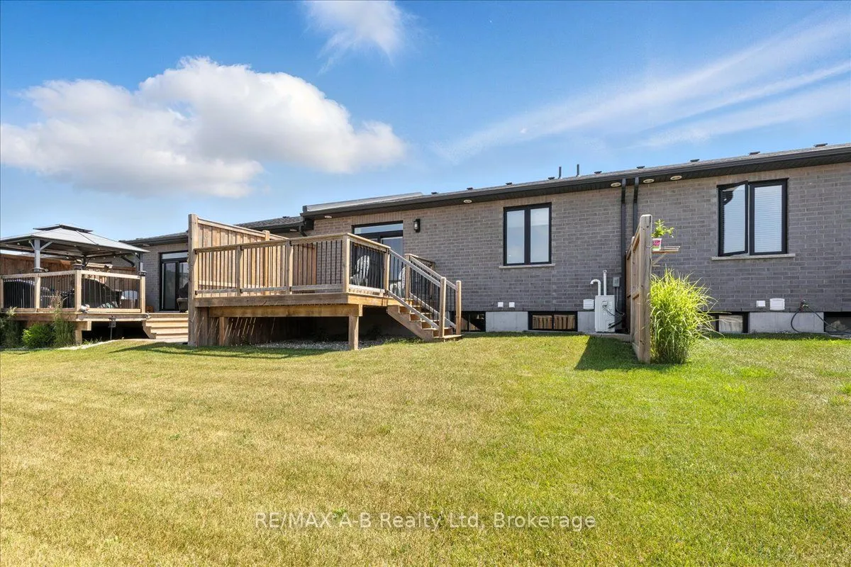 106 Ridgewood Crescent