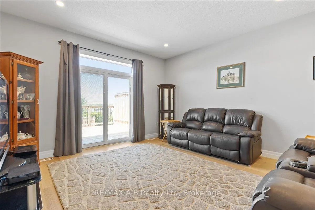 106 Ridgewood Crescent