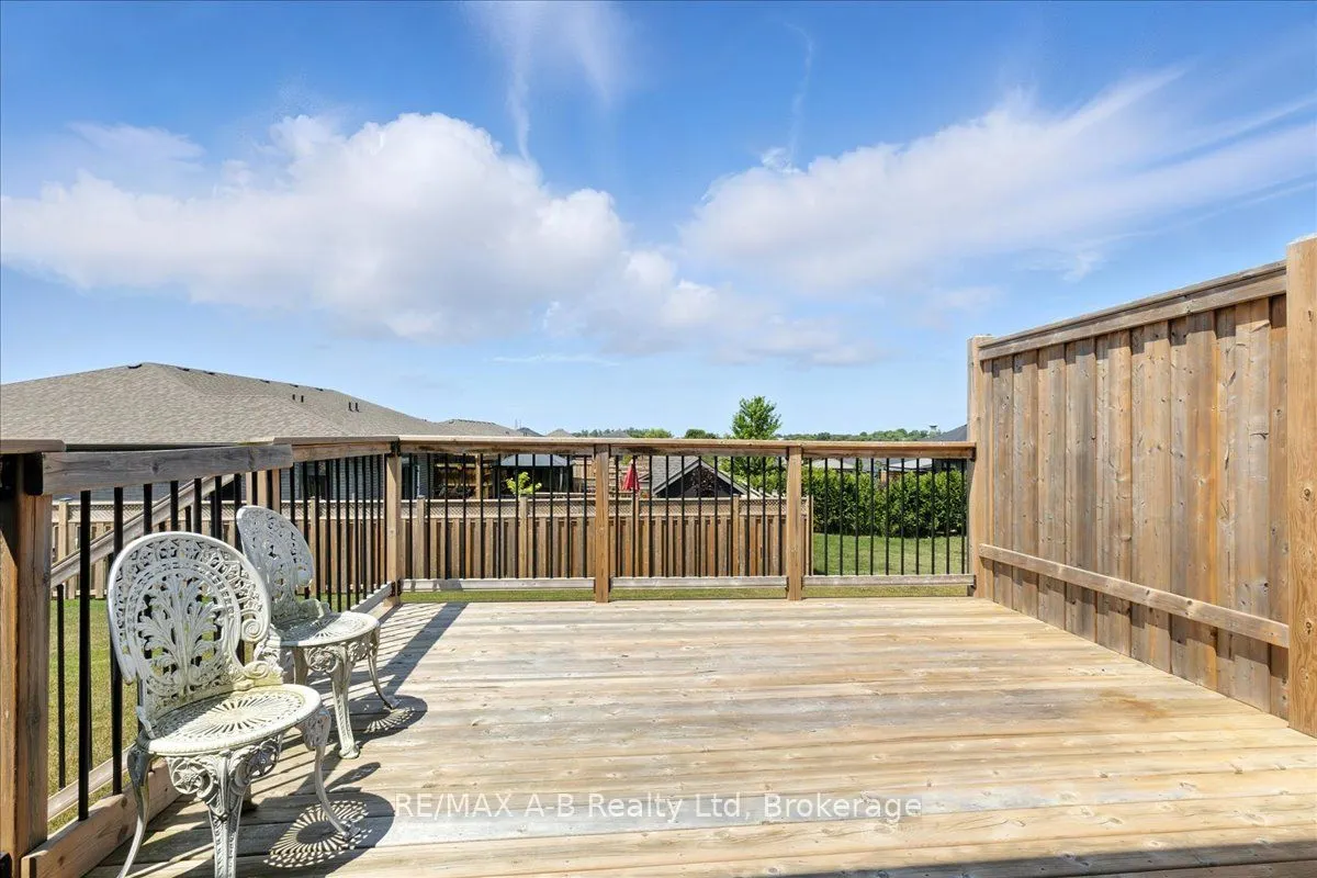 106 Ridgewood Crescent