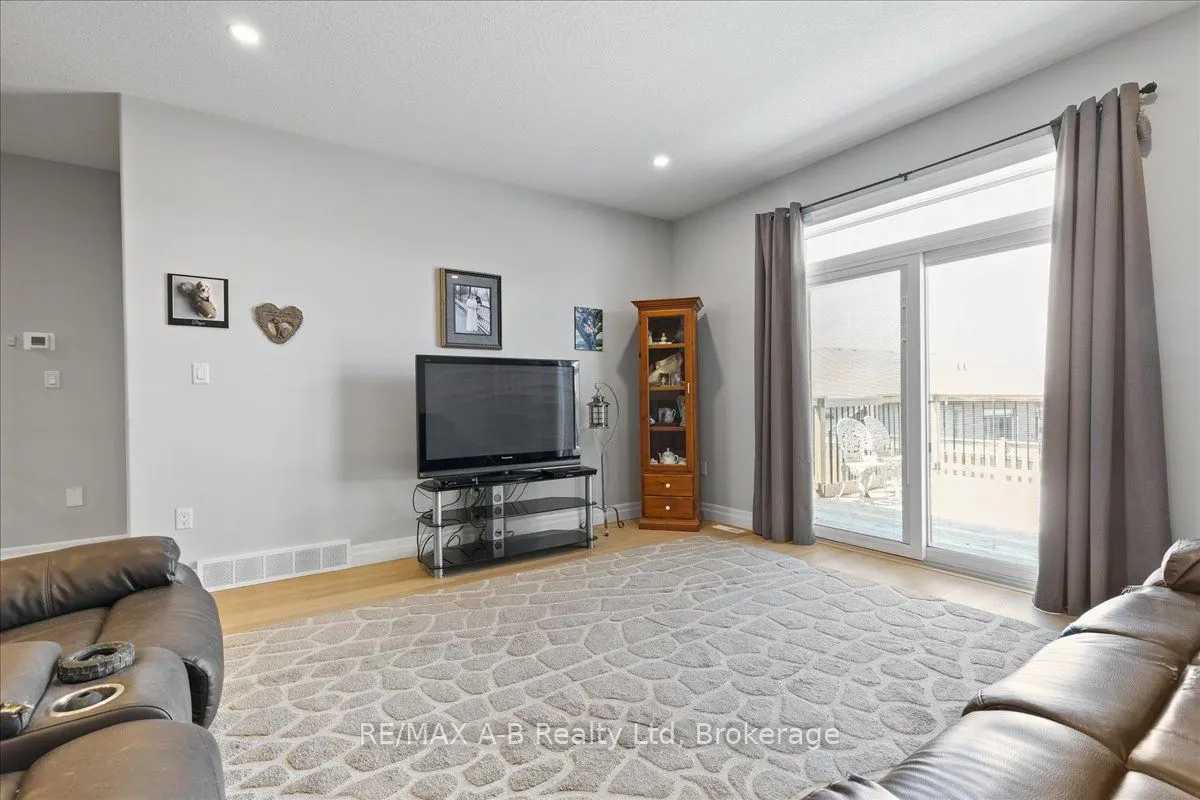 106 Ridgewood Crescent