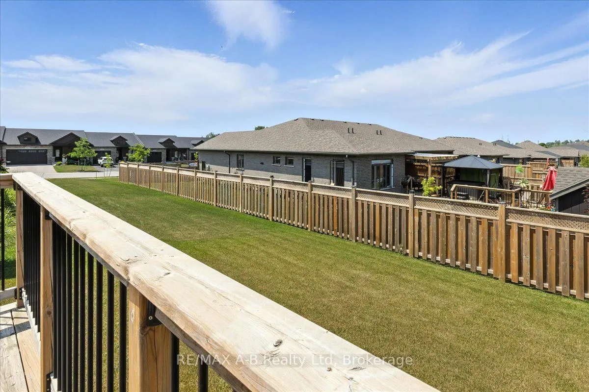 106 Ridgewood Crescent