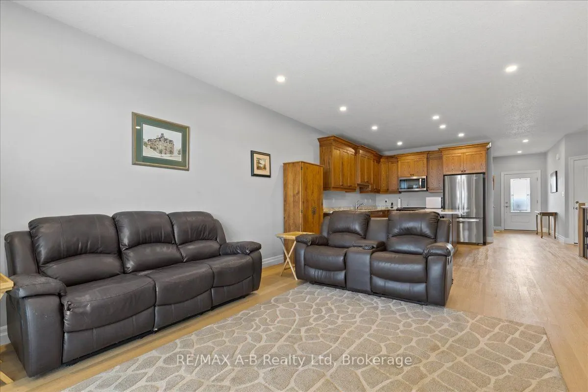 106 Ridgewood Crescent