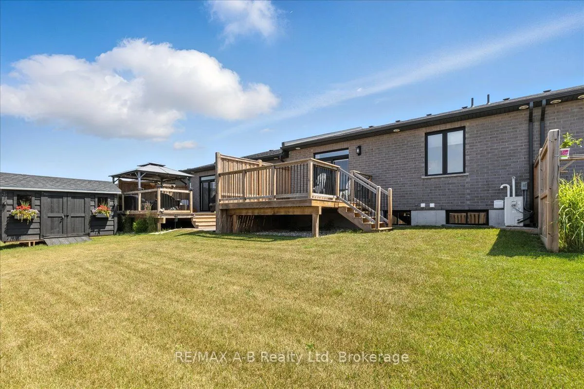 106 Ridgewood Crescent