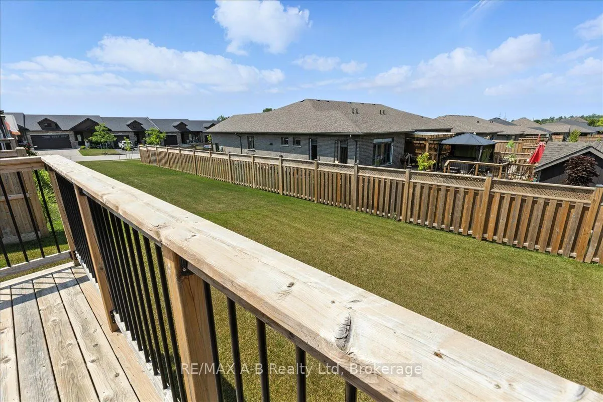 106 Ridgewood Crescent