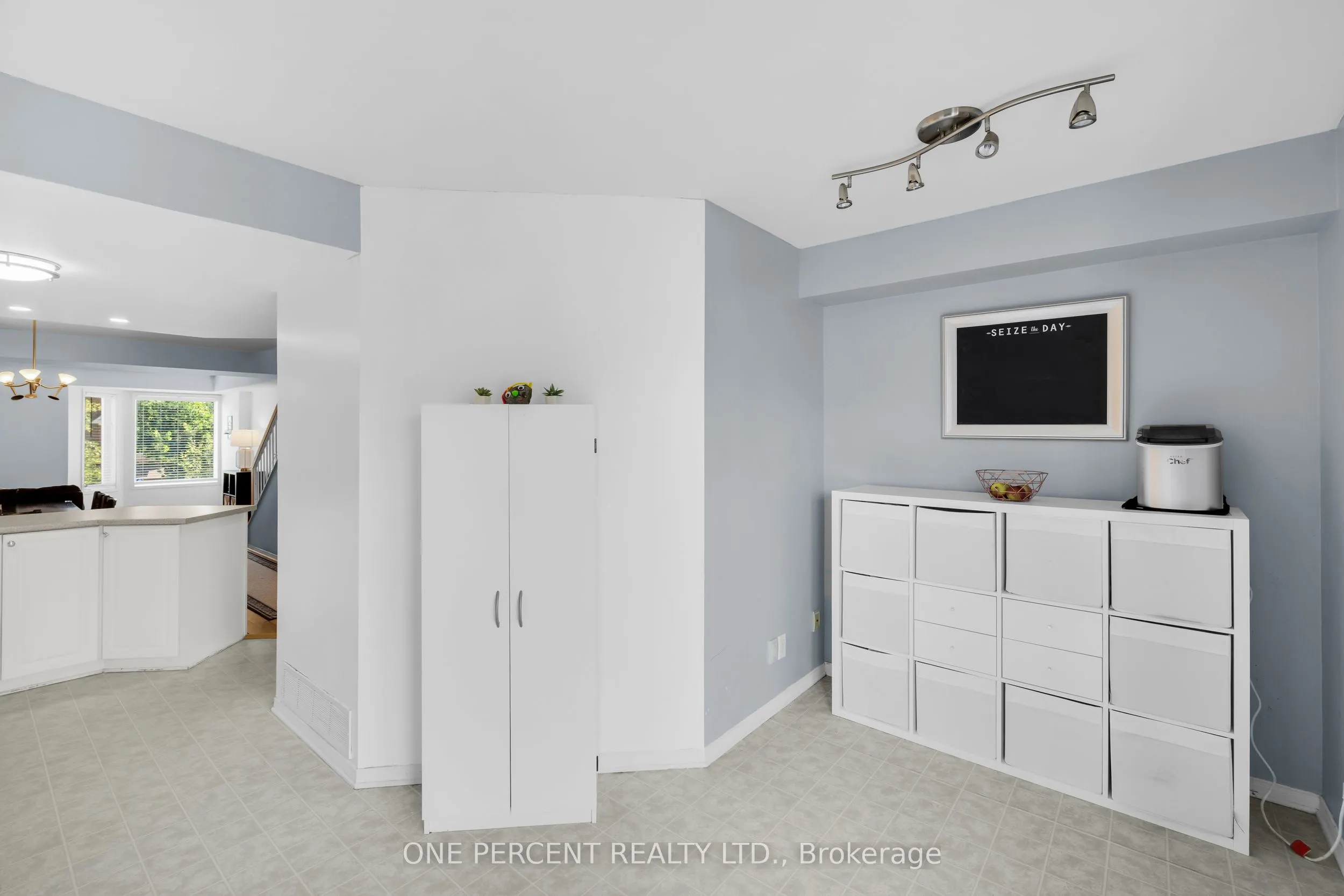 250 Cresthaven Drive, #3