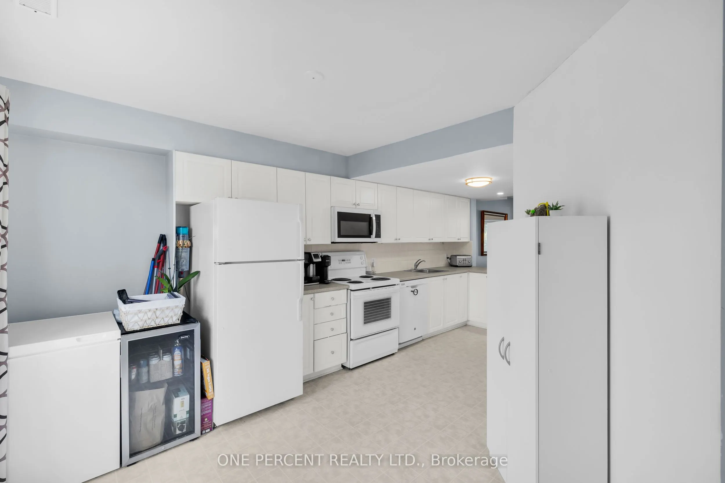 250 Cresthaven Drive, #3