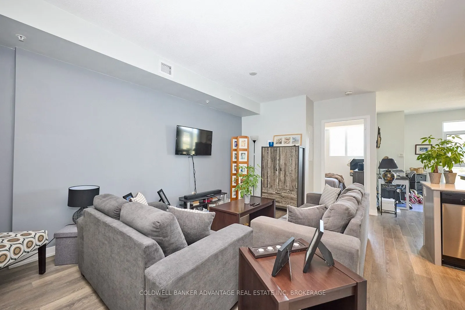 550 North Service Road, #610