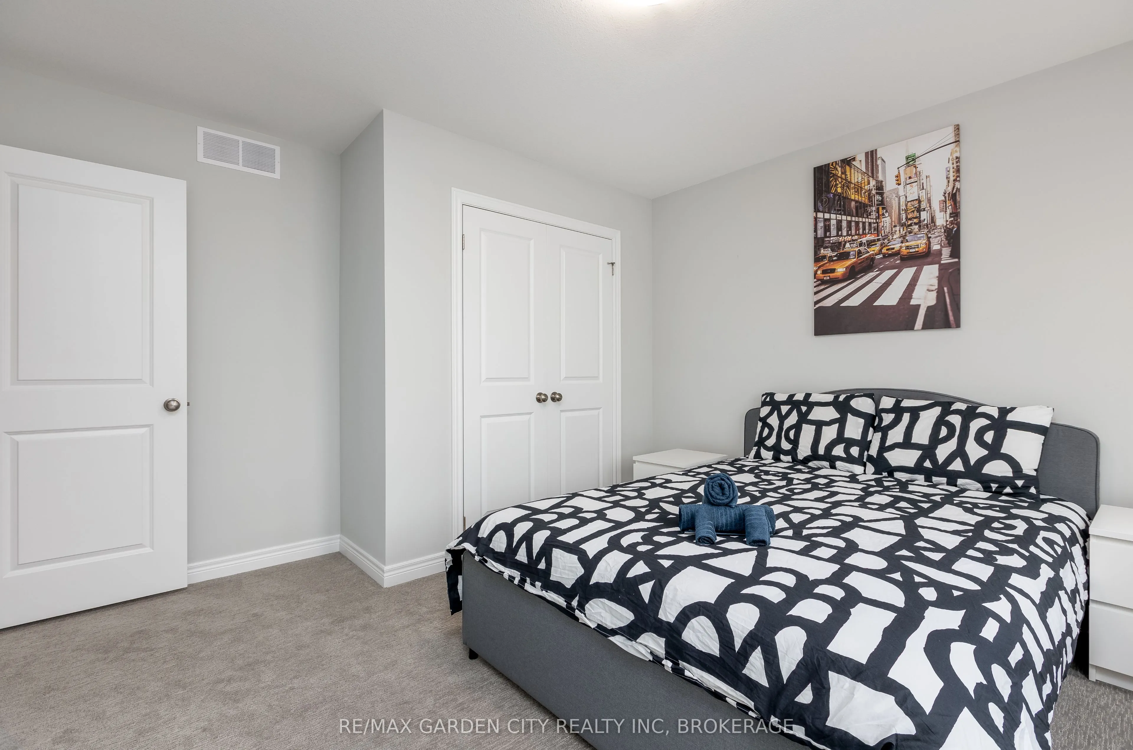 33 Bounty Avenue