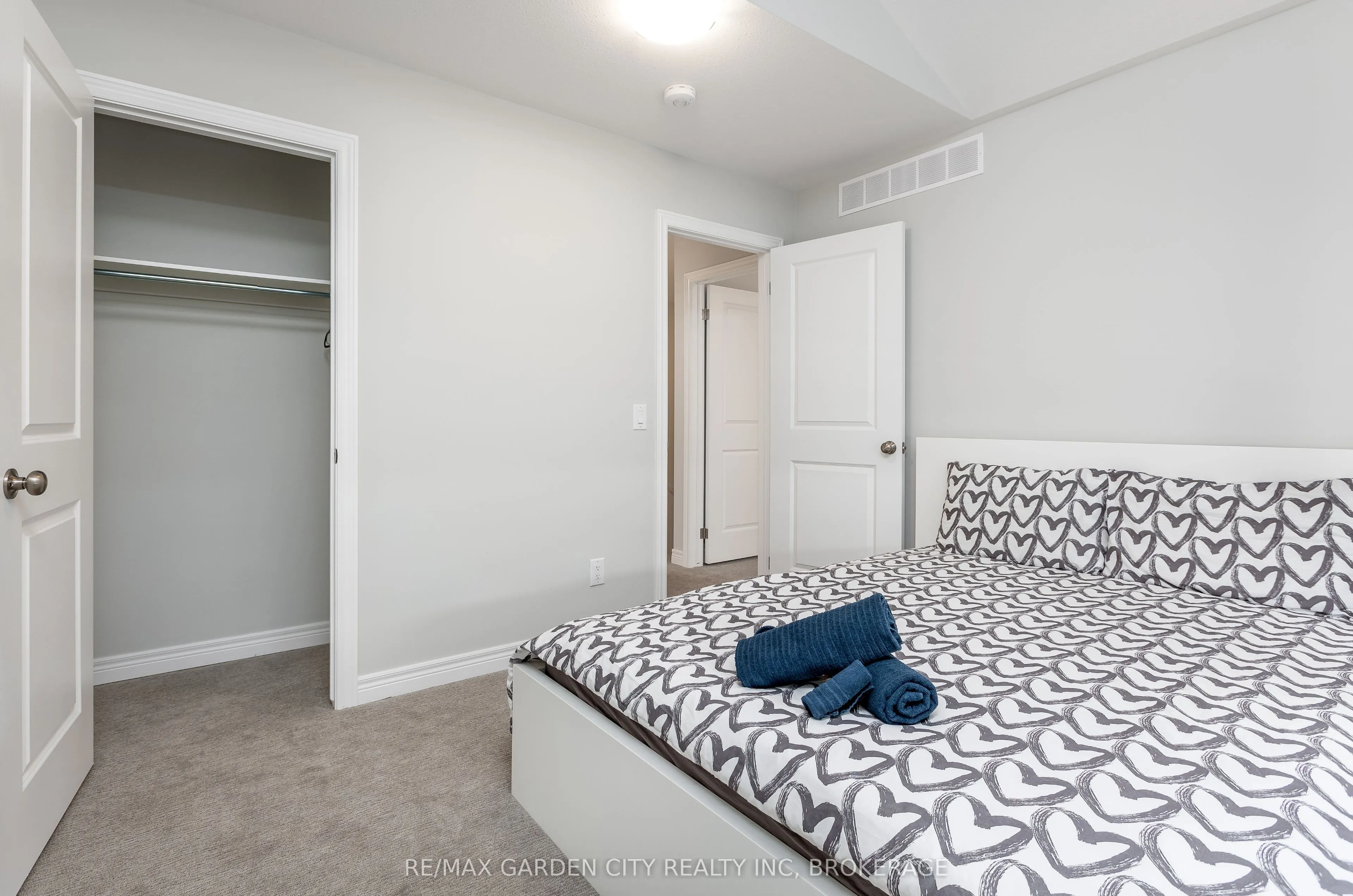 33 Bounty Avenue, #UPPER