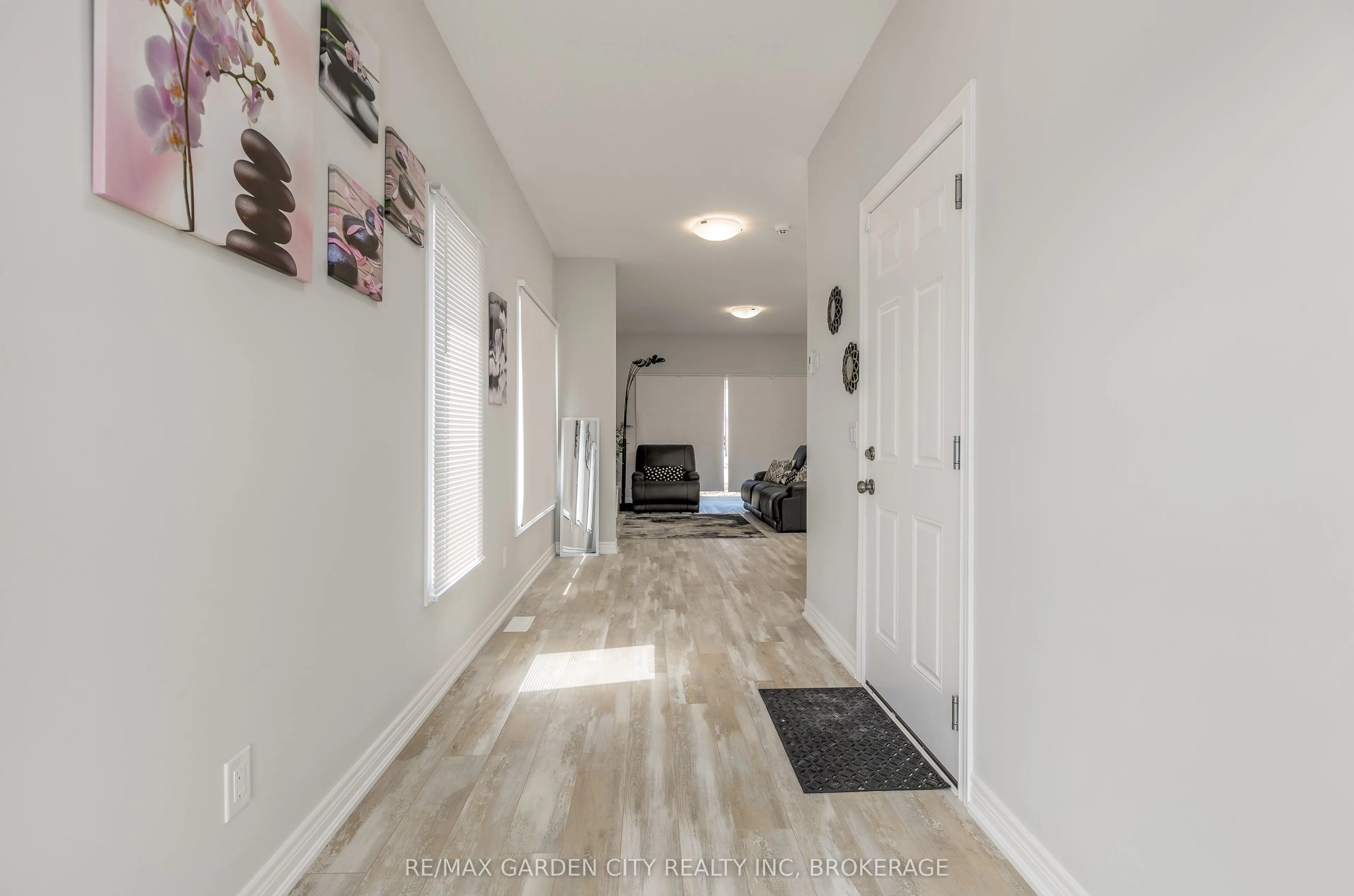 33 Bounty Avenue, #UPPER