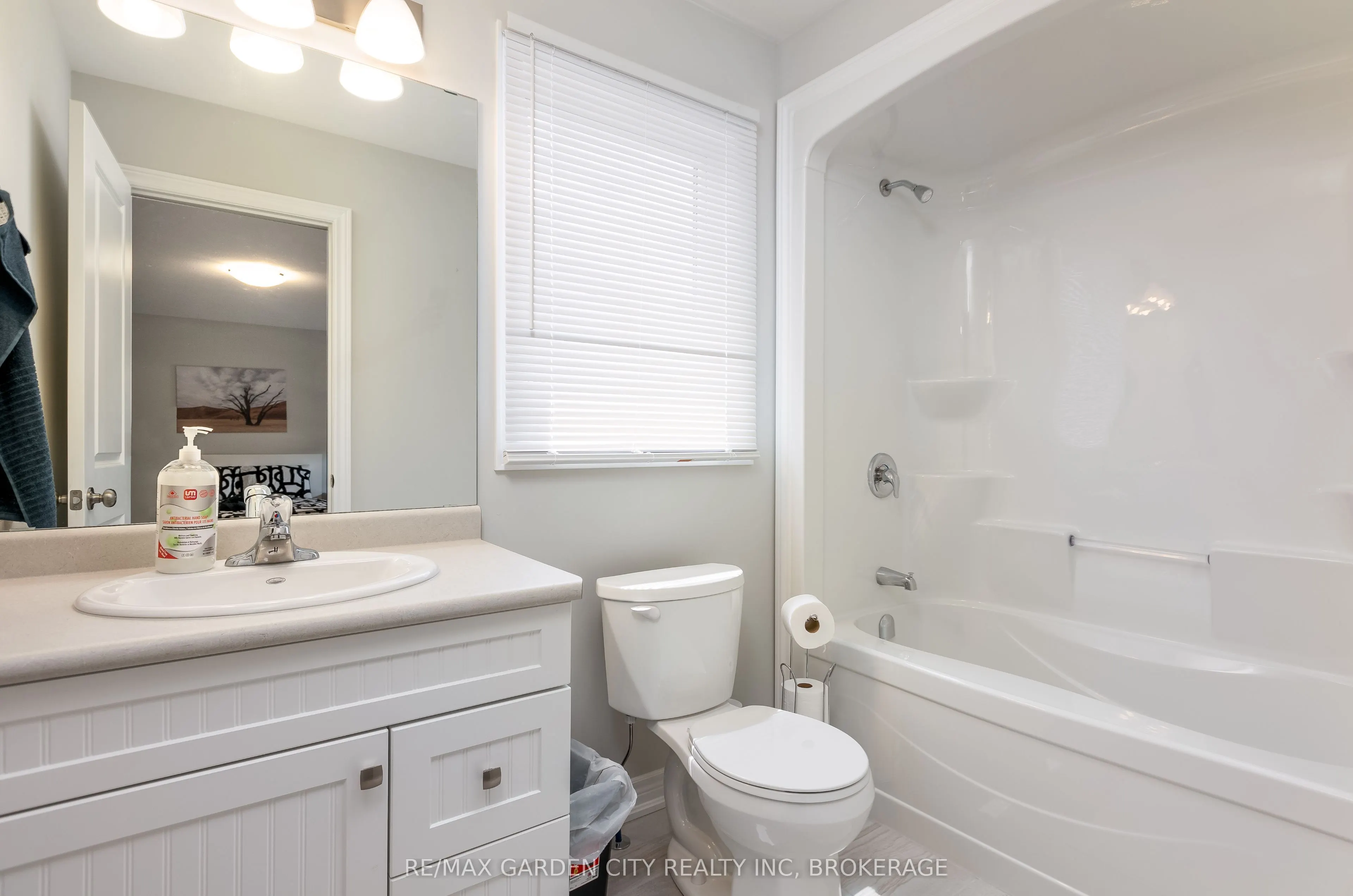 33 Bounty Avenue, #UPPER