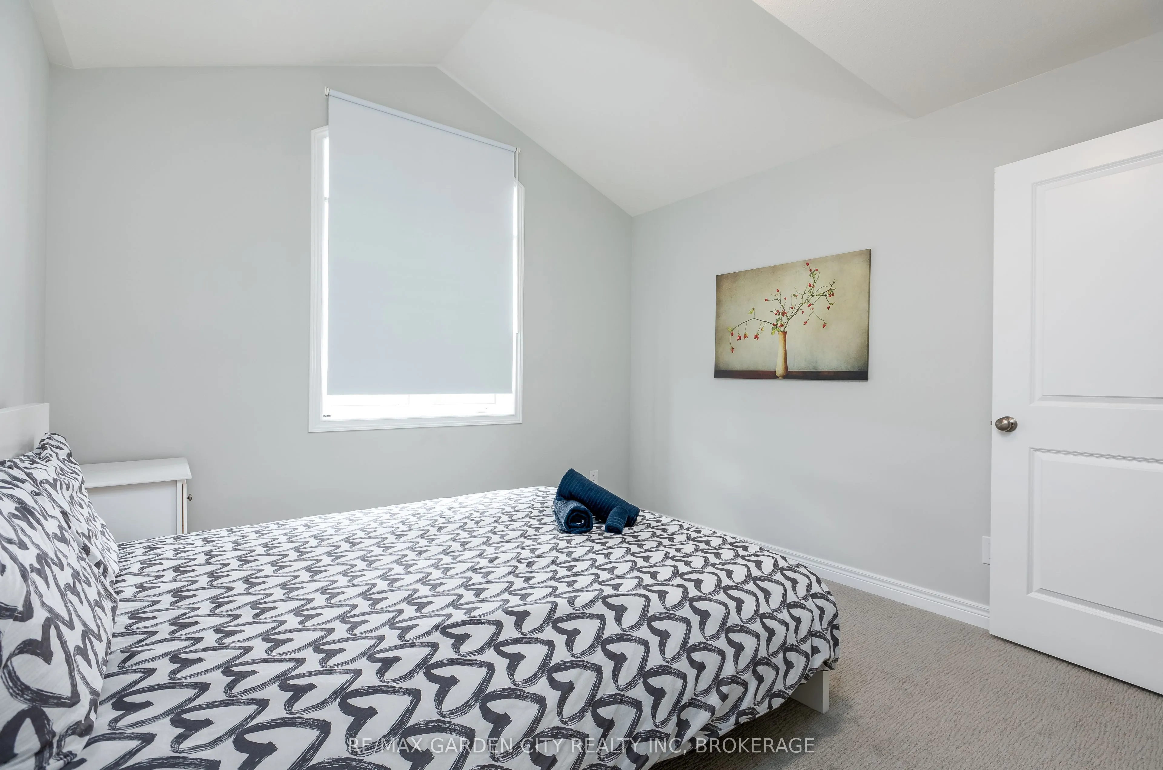 33 Bounty Avenue, #UPPER