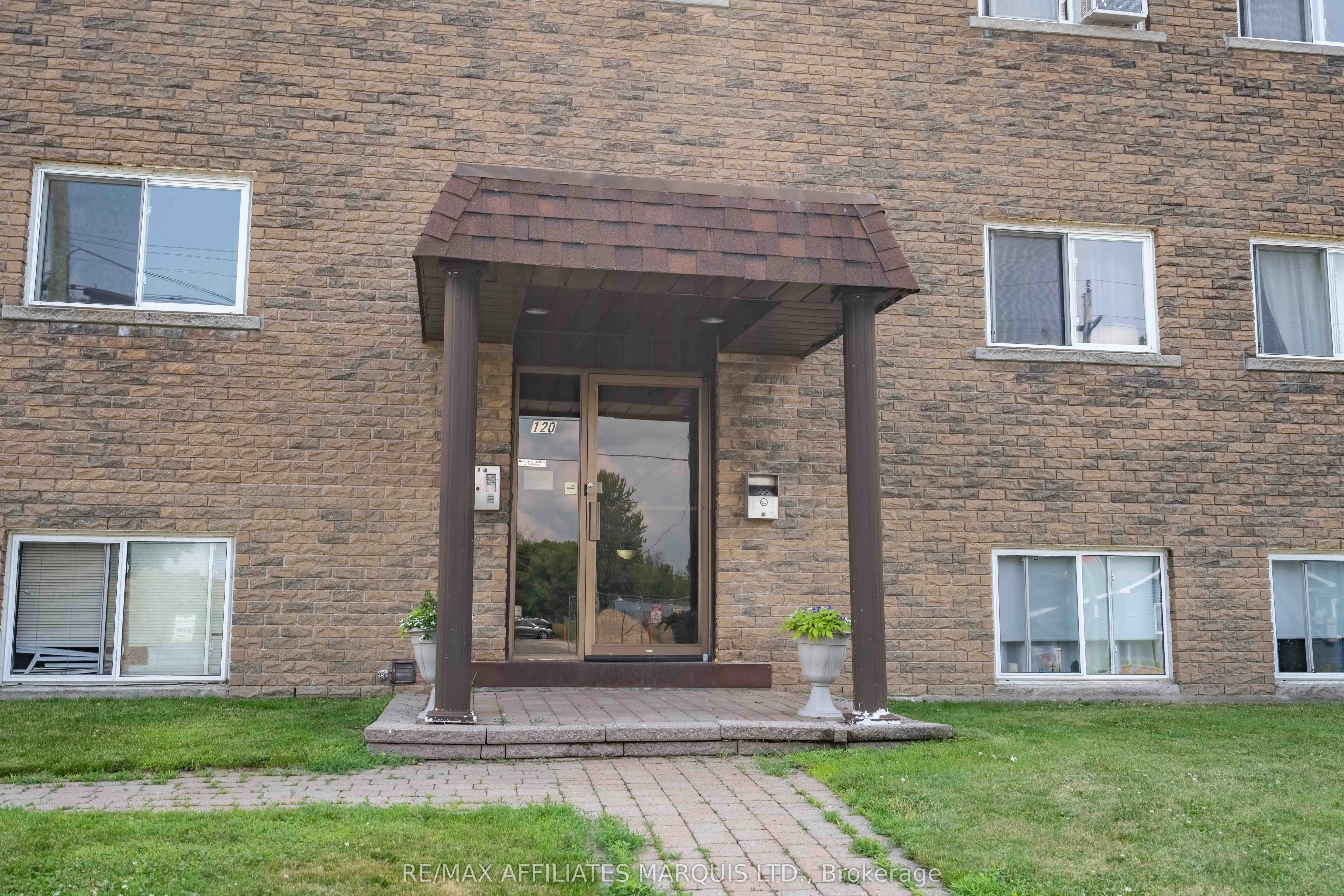 120 MILITARY Road