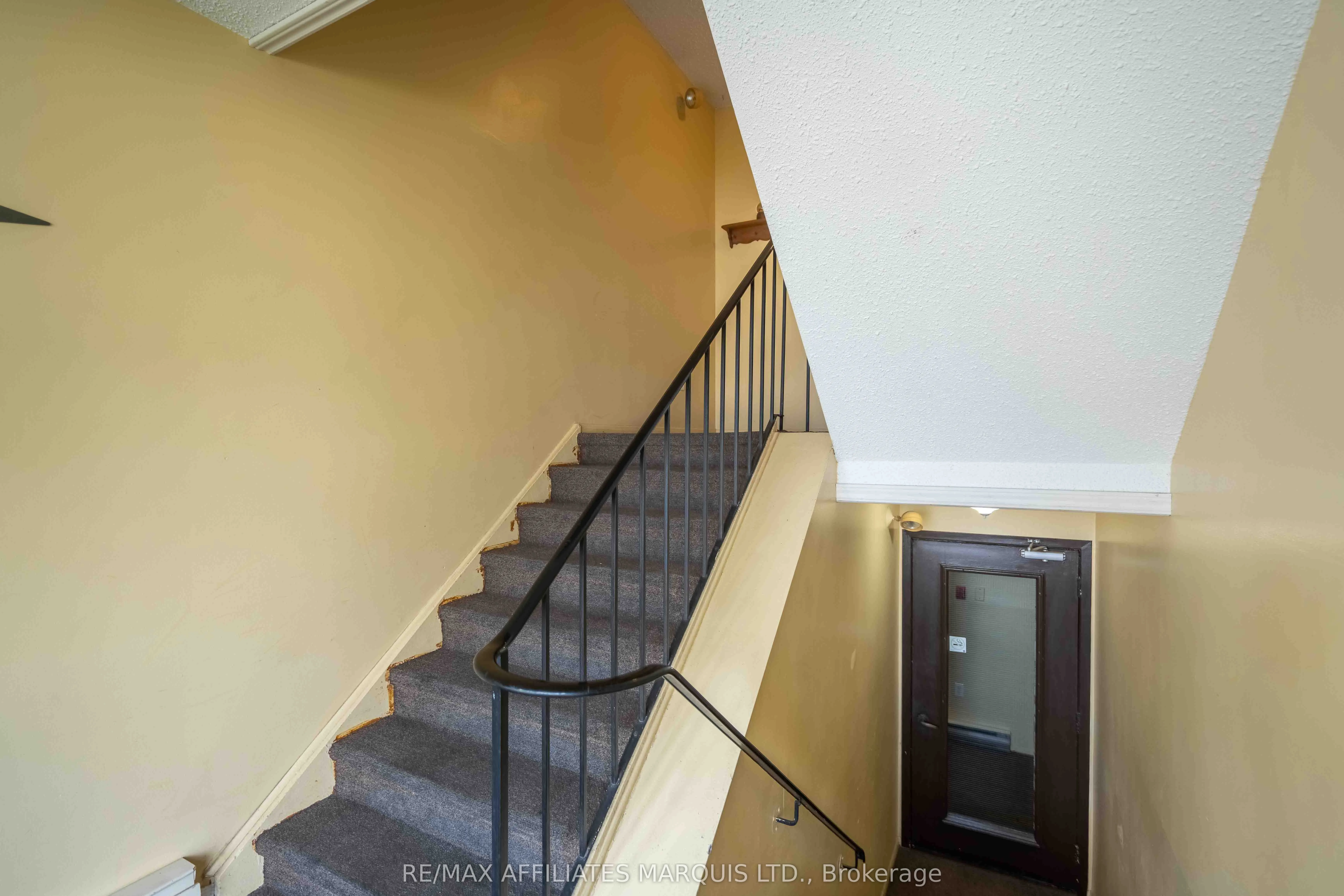 120 MILITARY Road
