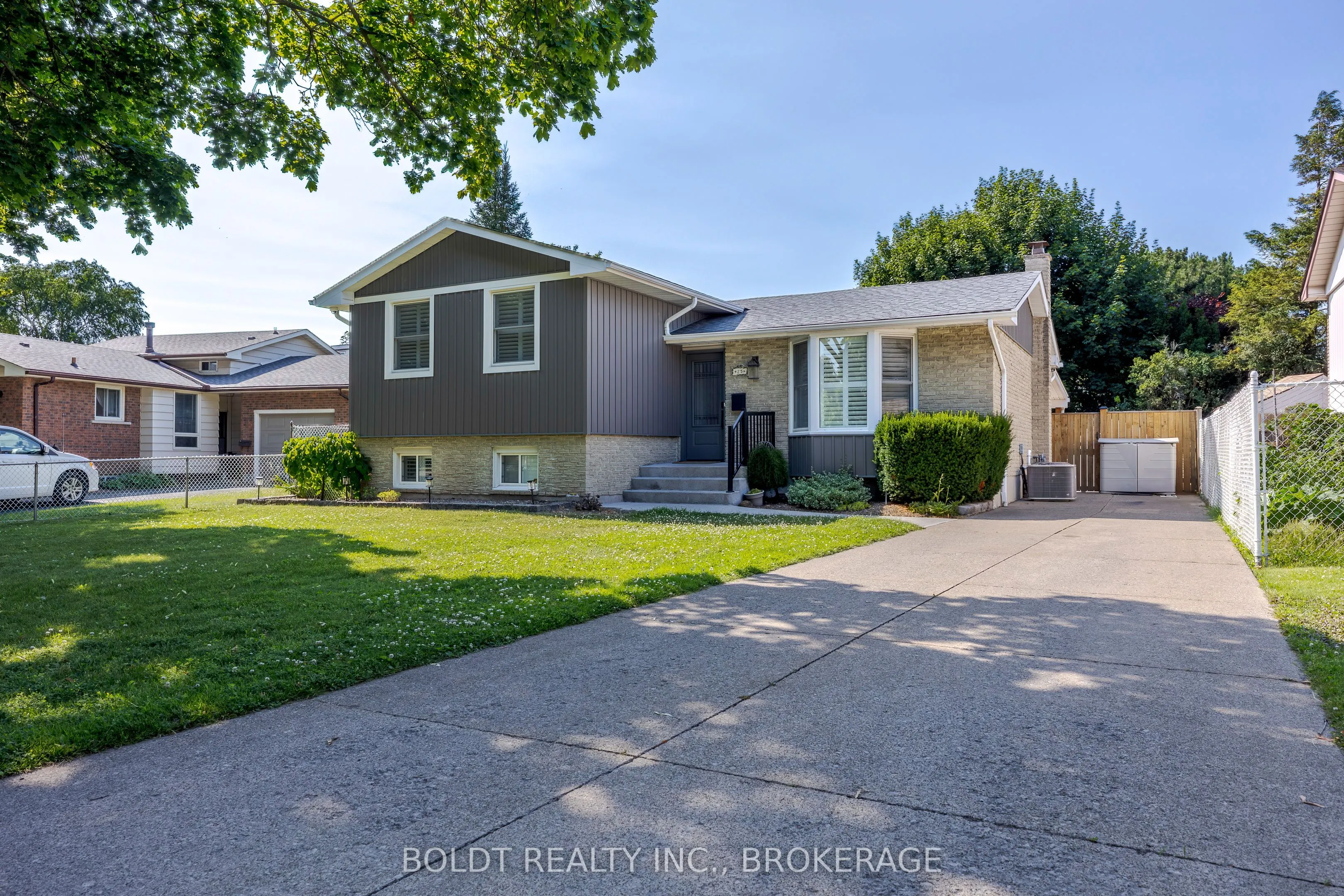 25 Greenmeadow Court