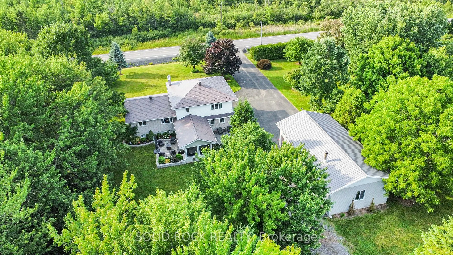 2278 Russland Road E