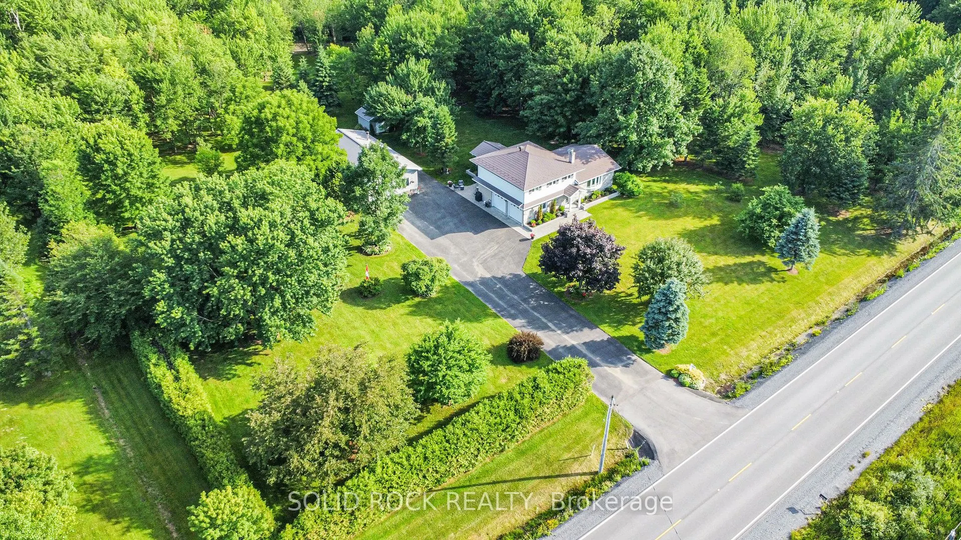 2278 Russland Road E