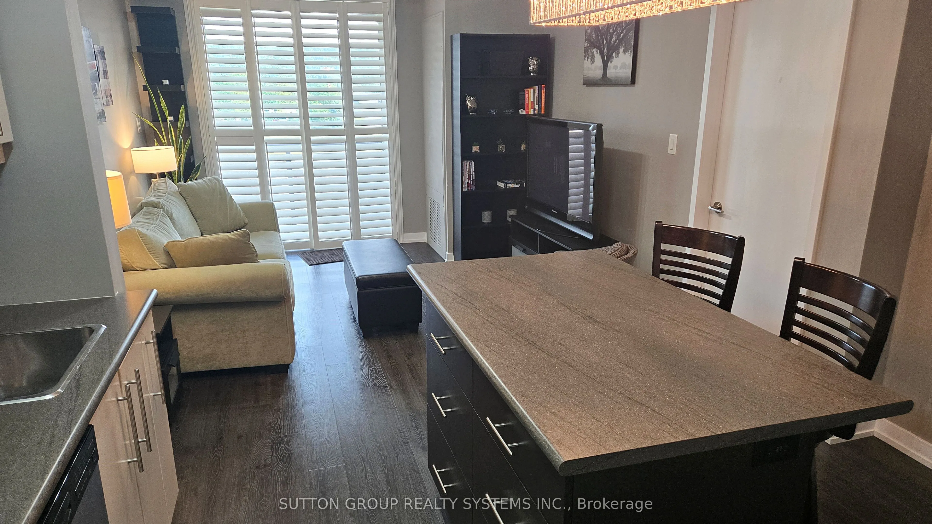 520 North Service Road, #409