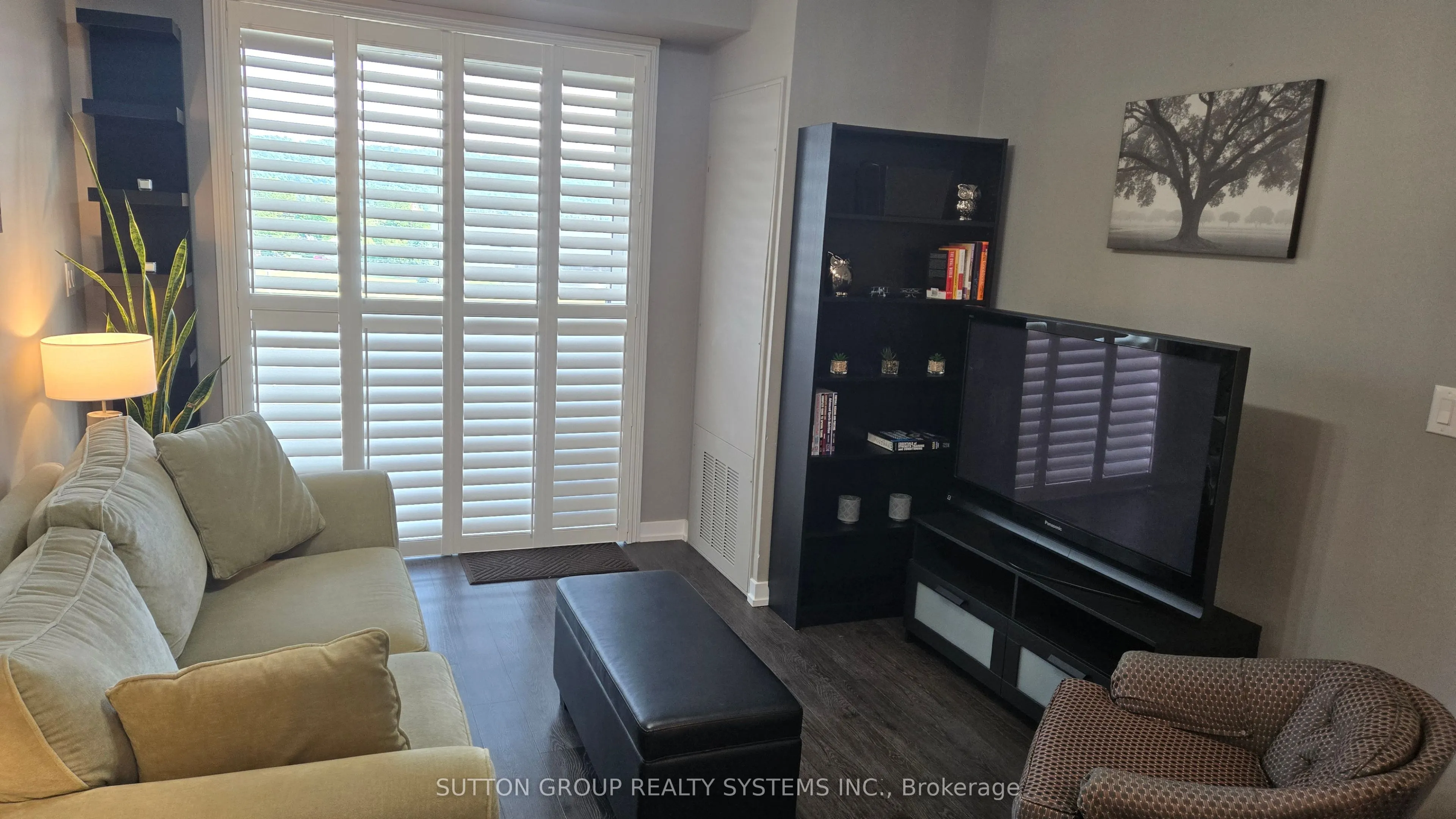 520 North Service Road, #409