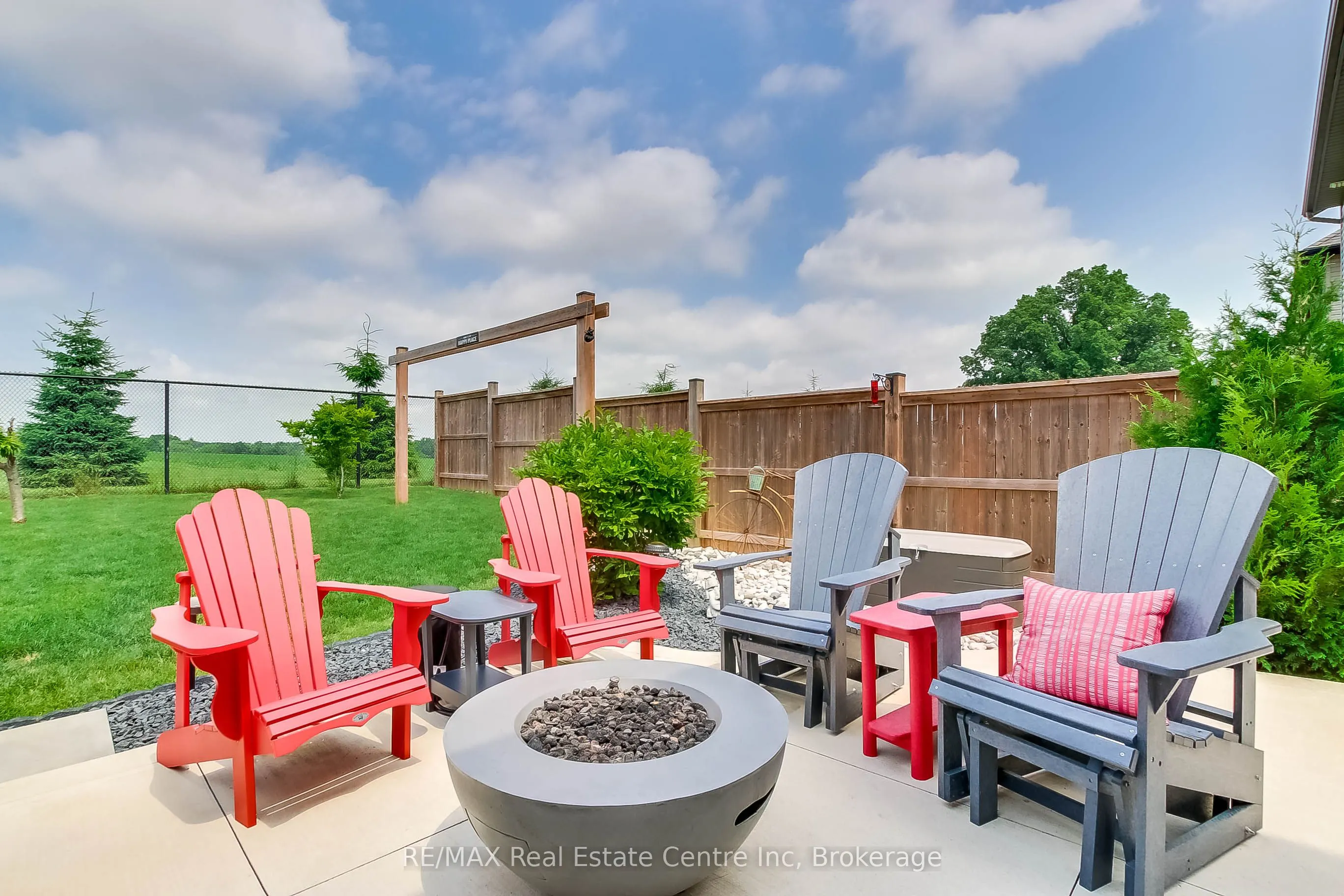 587 Hawthorne Place
