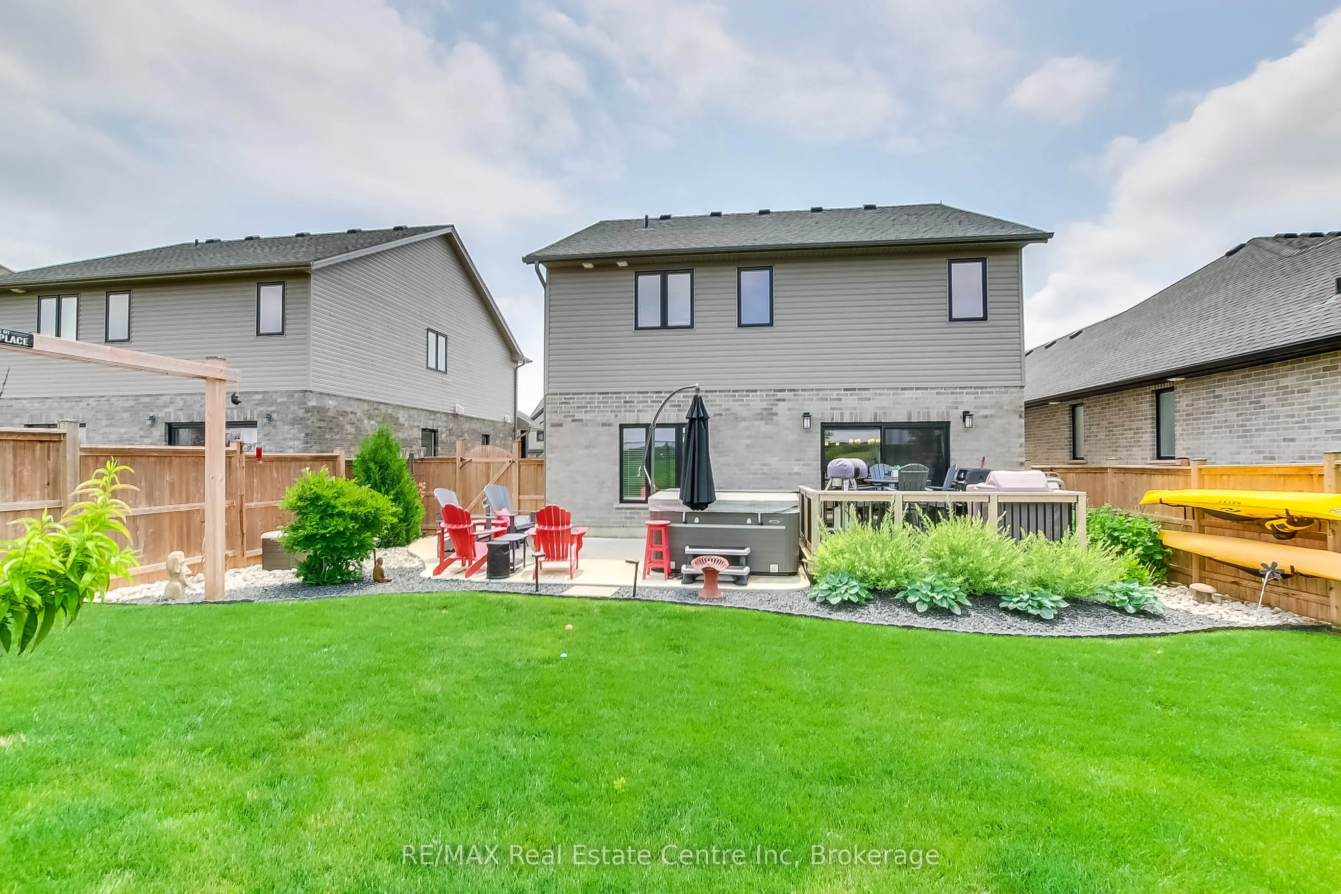 587 Hawthorne Place