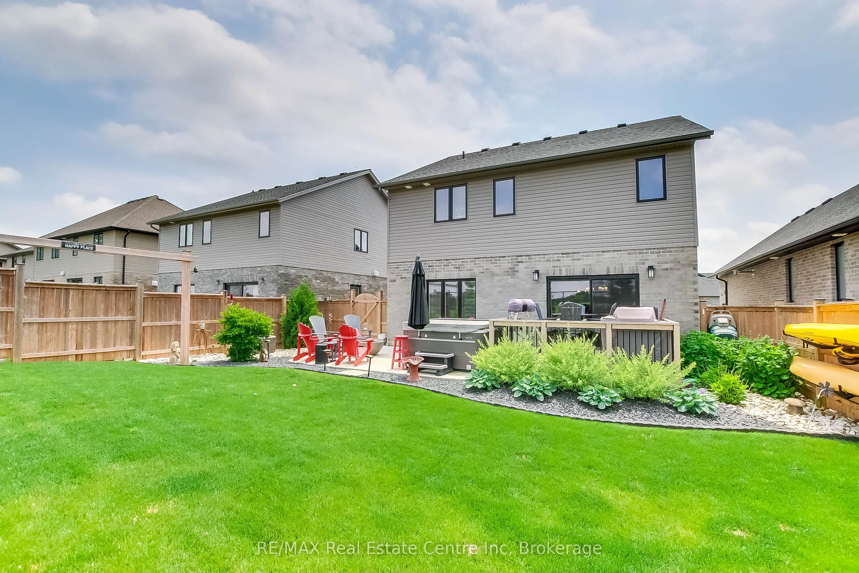 587 Hawthorne Place