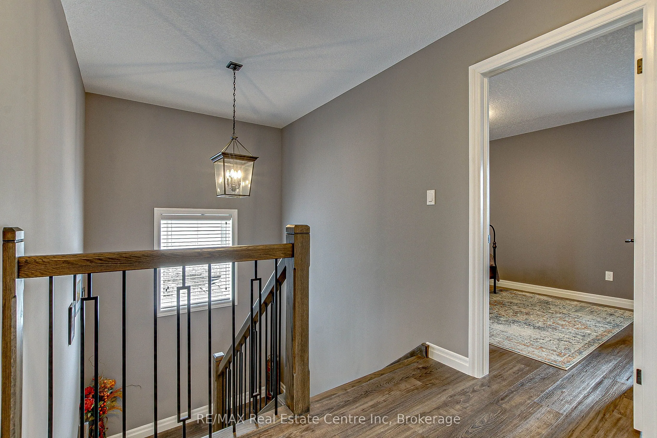 587 Hawthorne Place