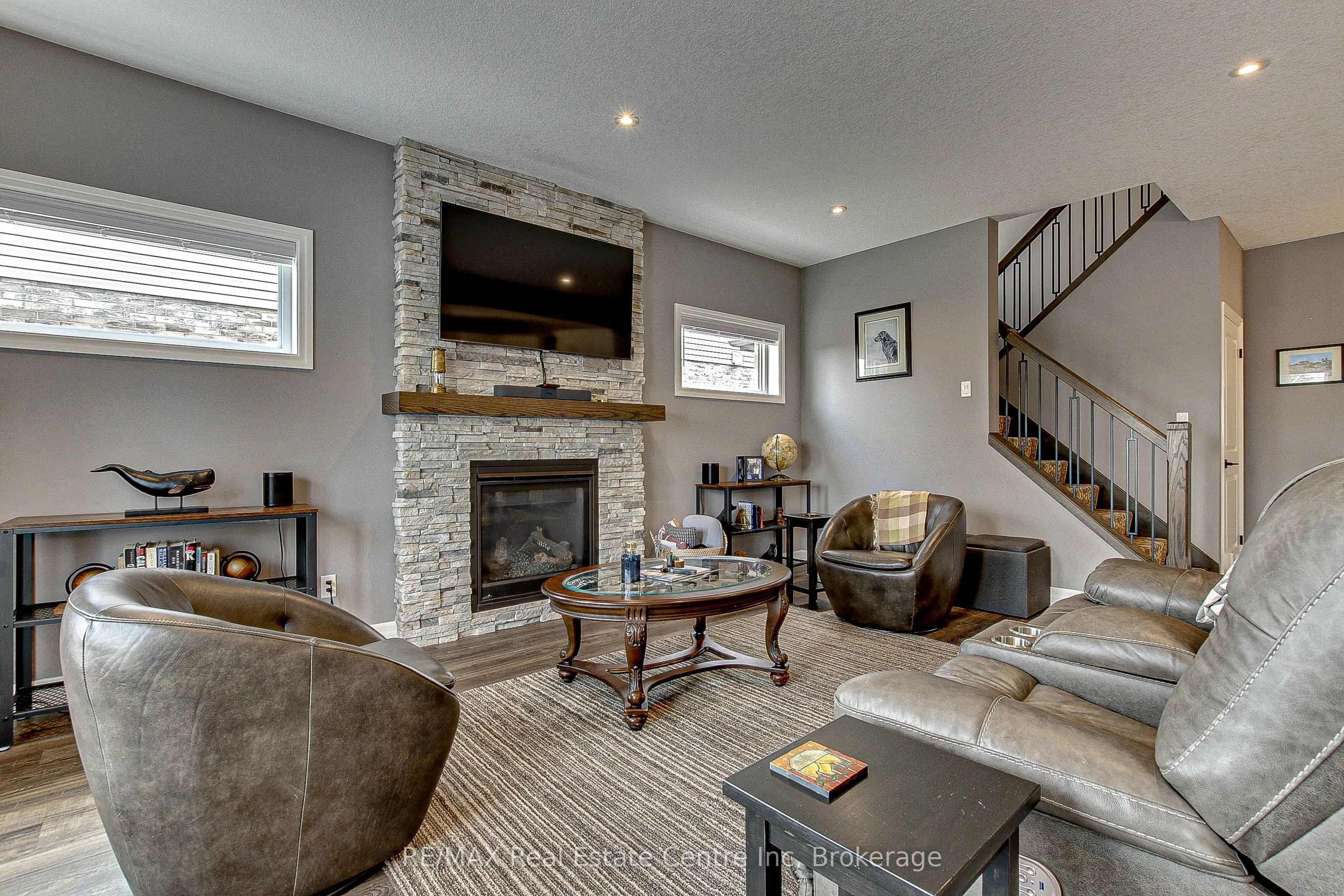 587 Hawthorne Place
