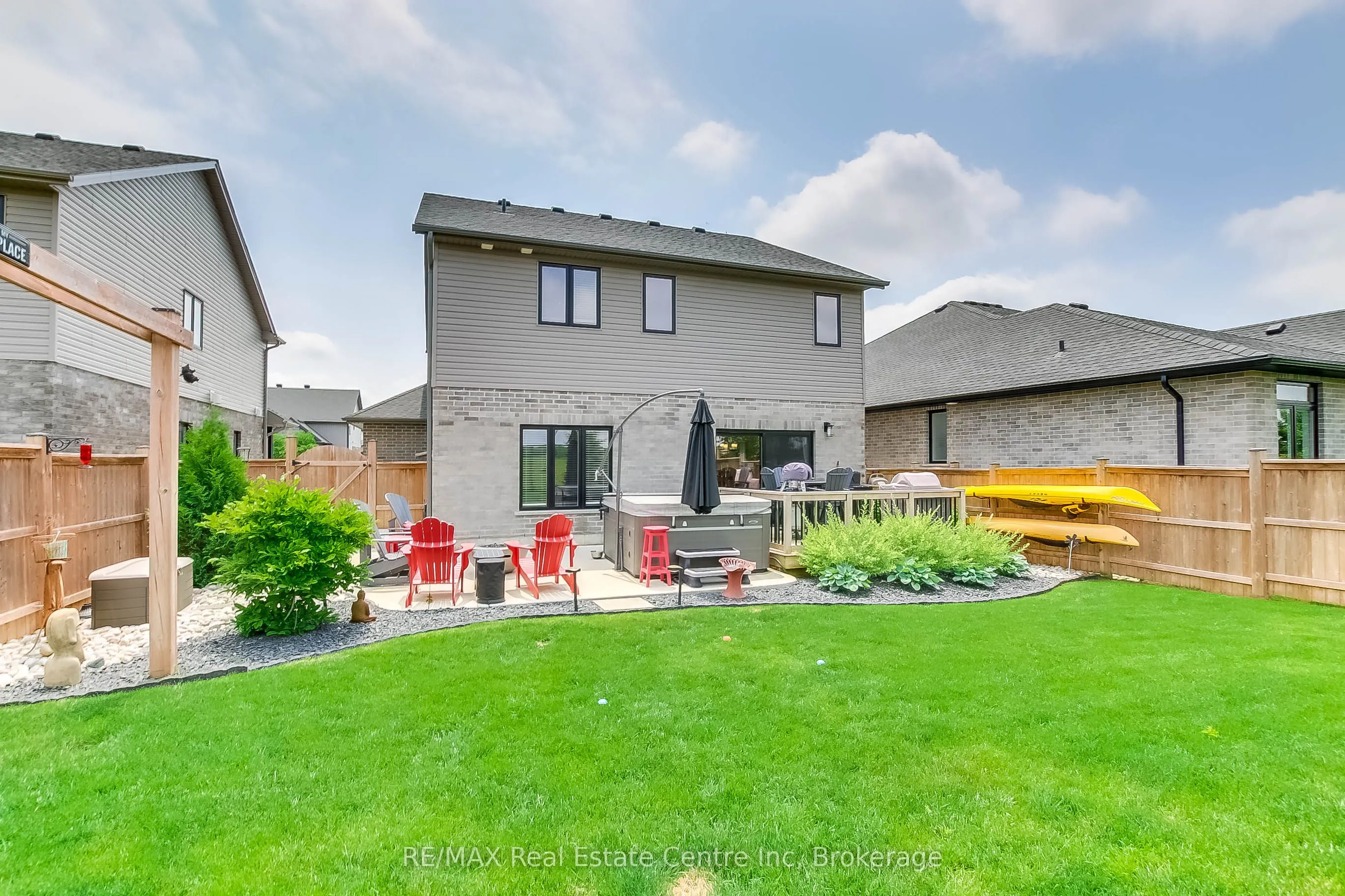 587 Hawthorne Place
