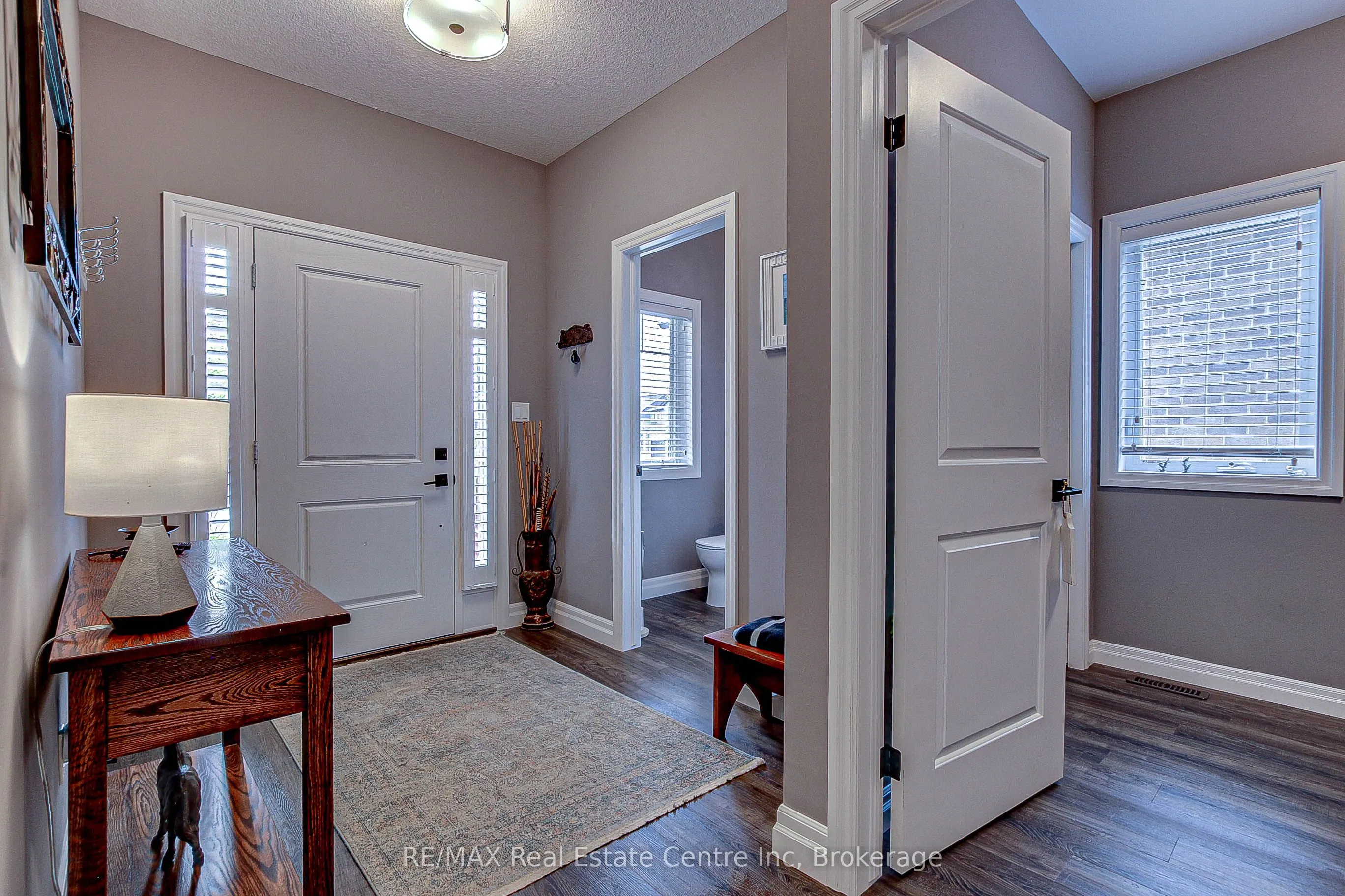 587 Hawthorne Place