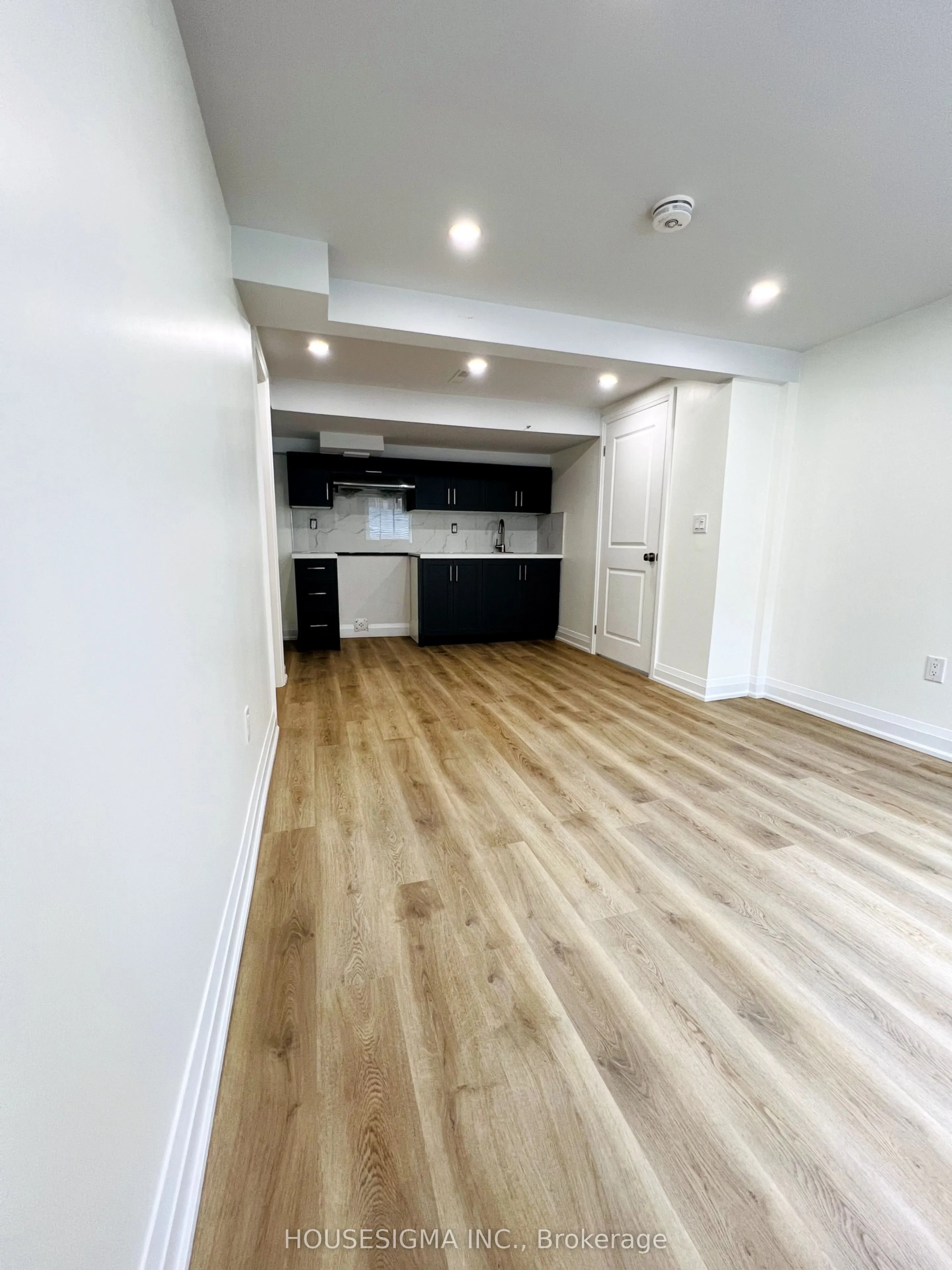 120 Dorchester Boulevard, #Lower