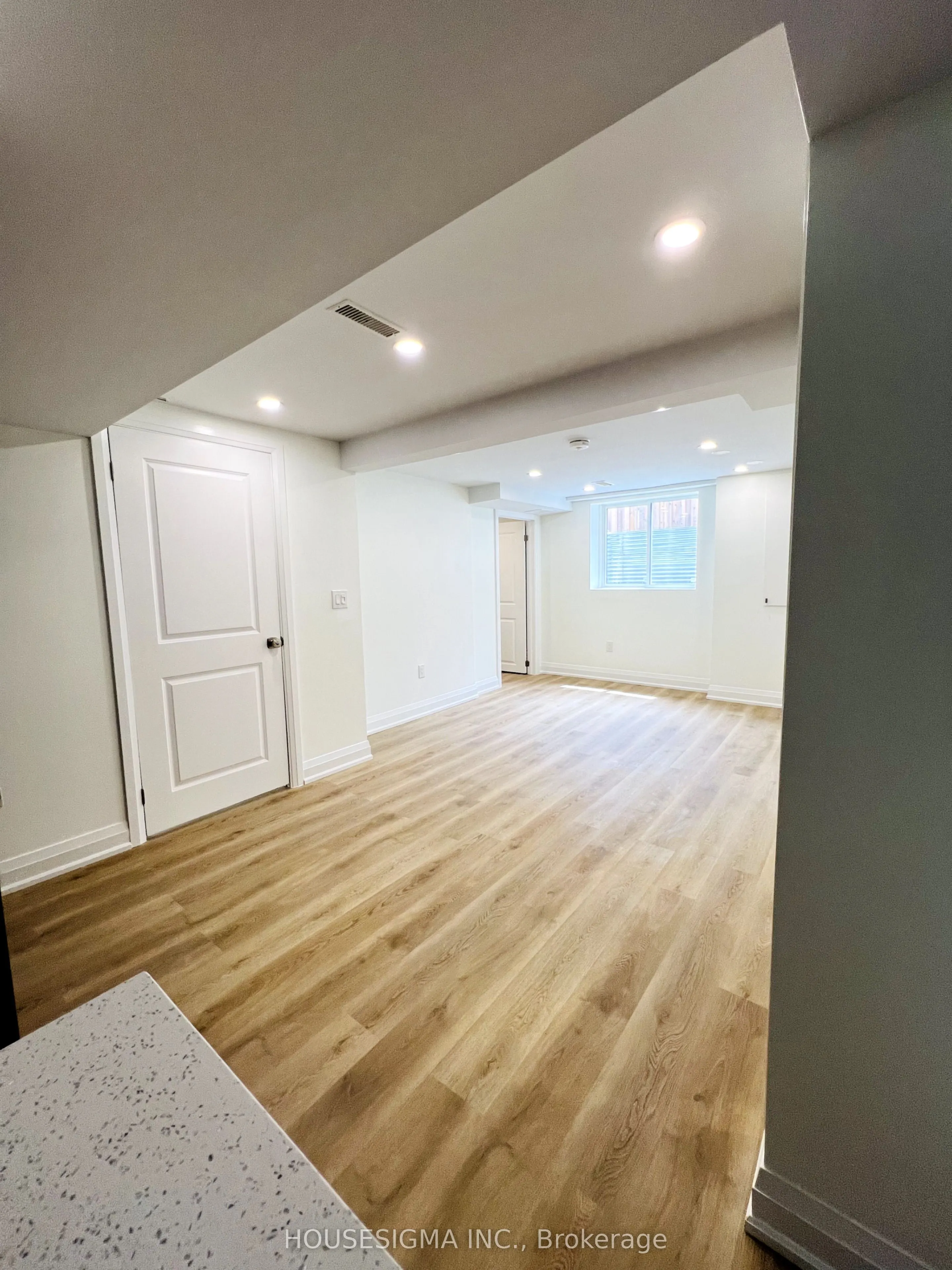 120 Dorchester Boulevard, #Lower