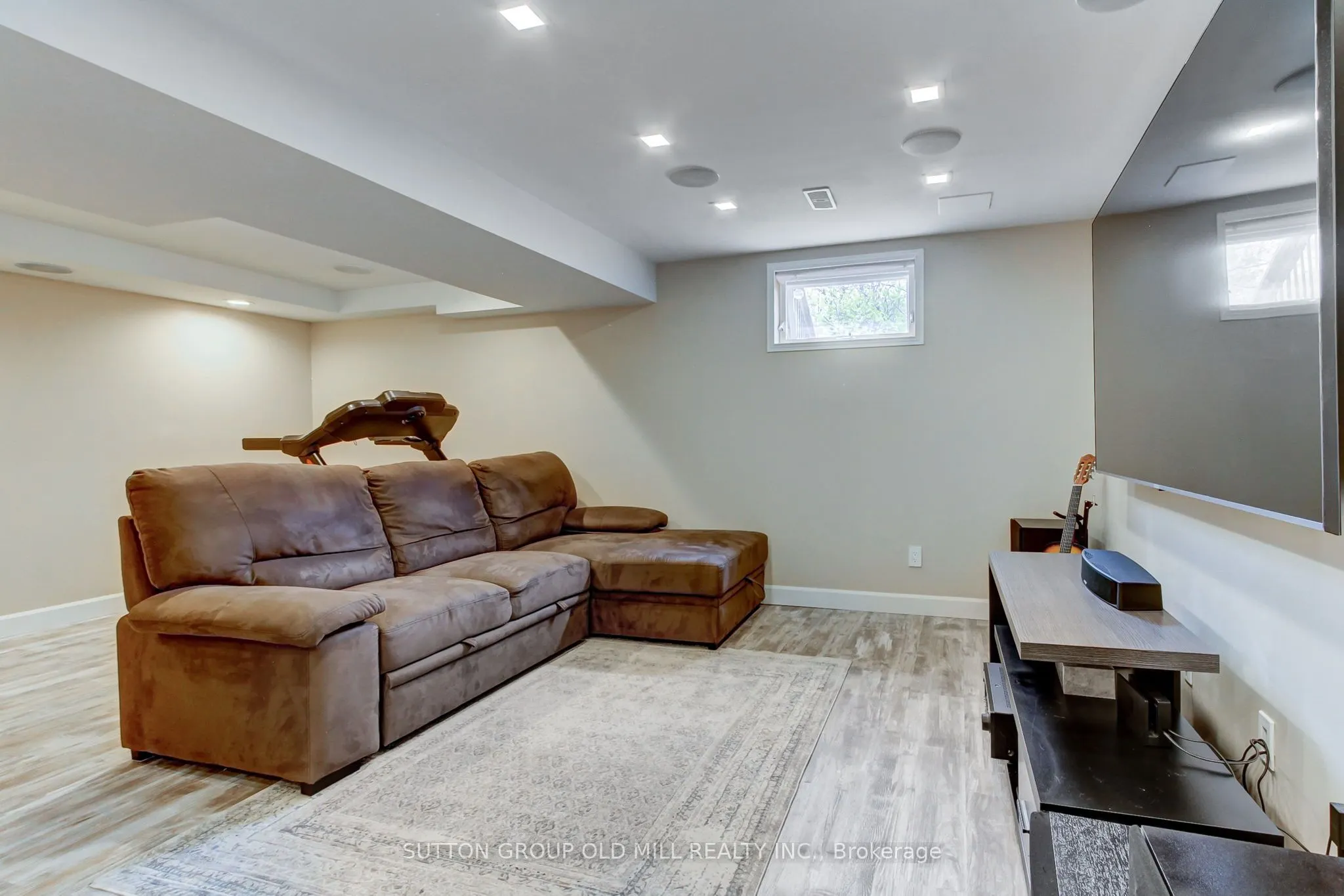 53 Southshore Crescent