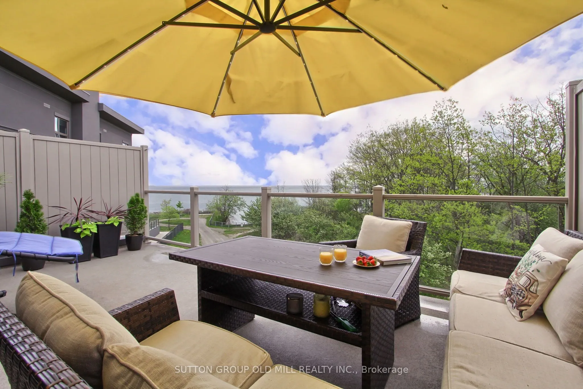 53 Southshore Crescent
