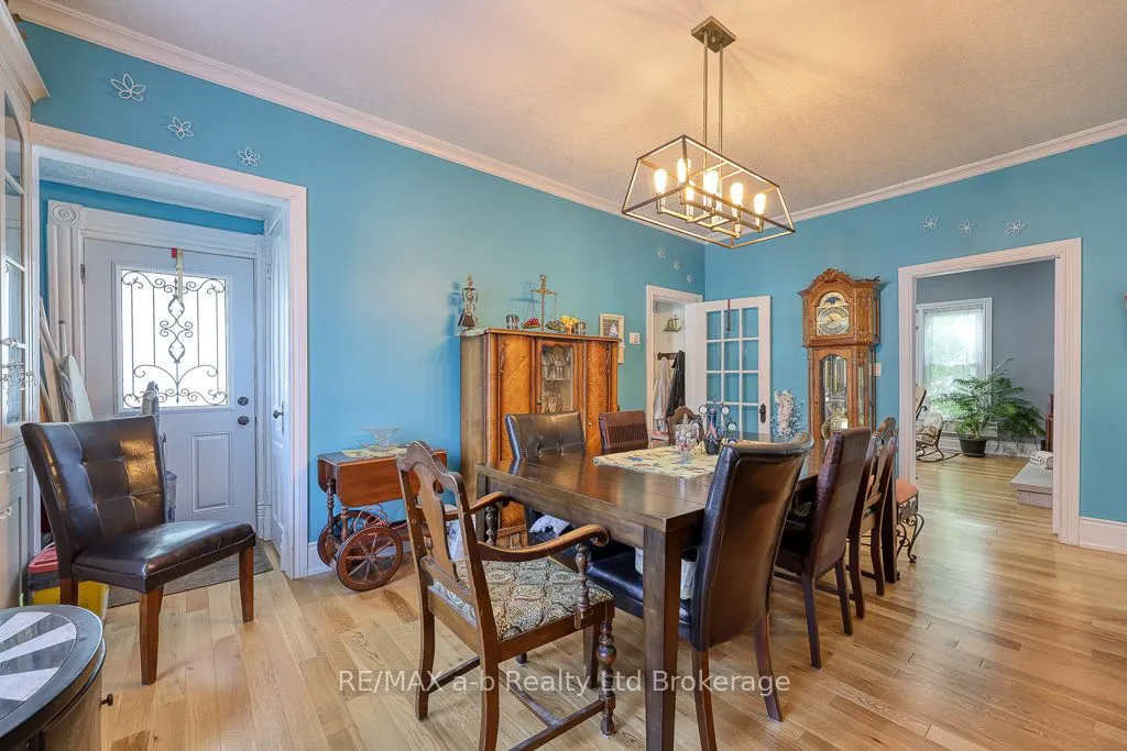 136 Charles Street W