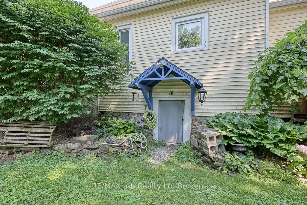 136 Charles Street W