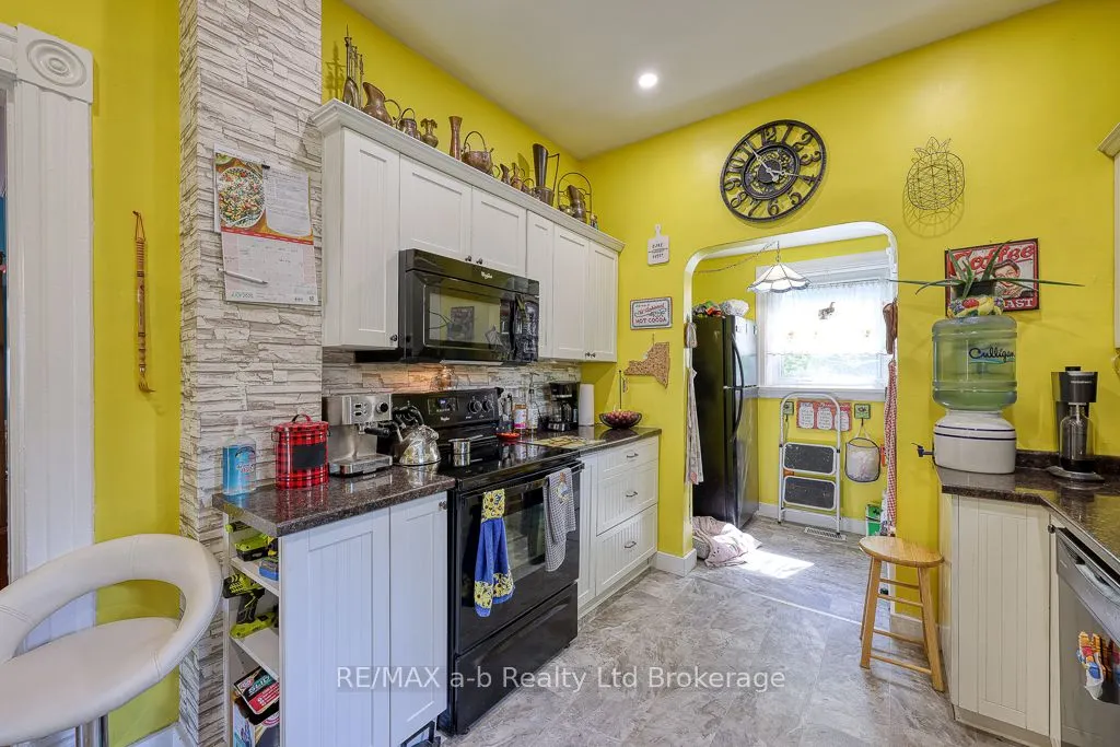 136 Charles Street W
