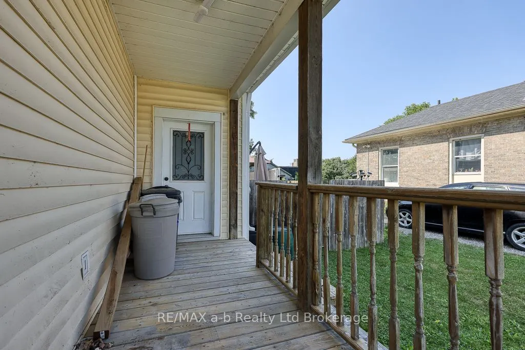136 Charles Street W