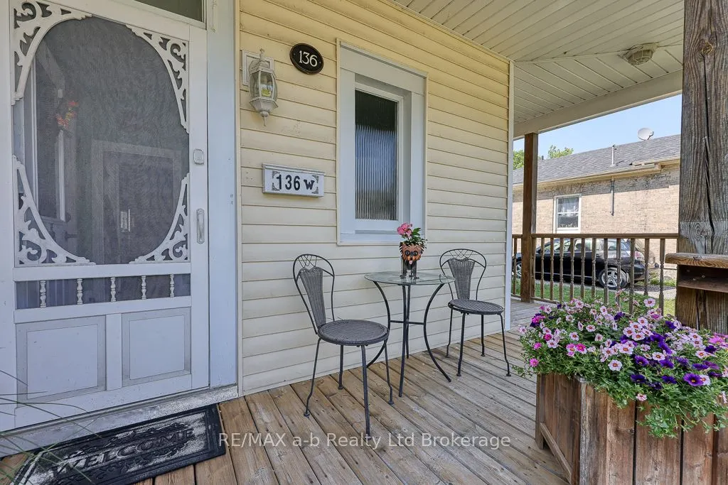 136 Charles Street W