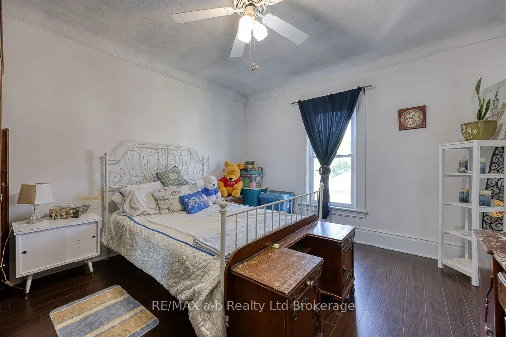136 Charles Street W