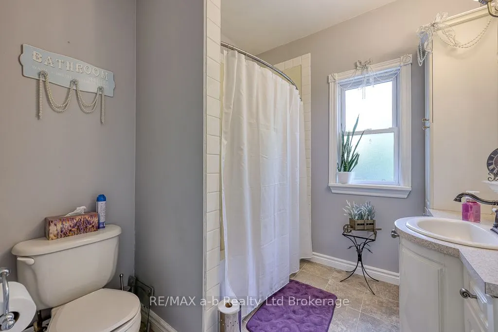 136 Charles Street W